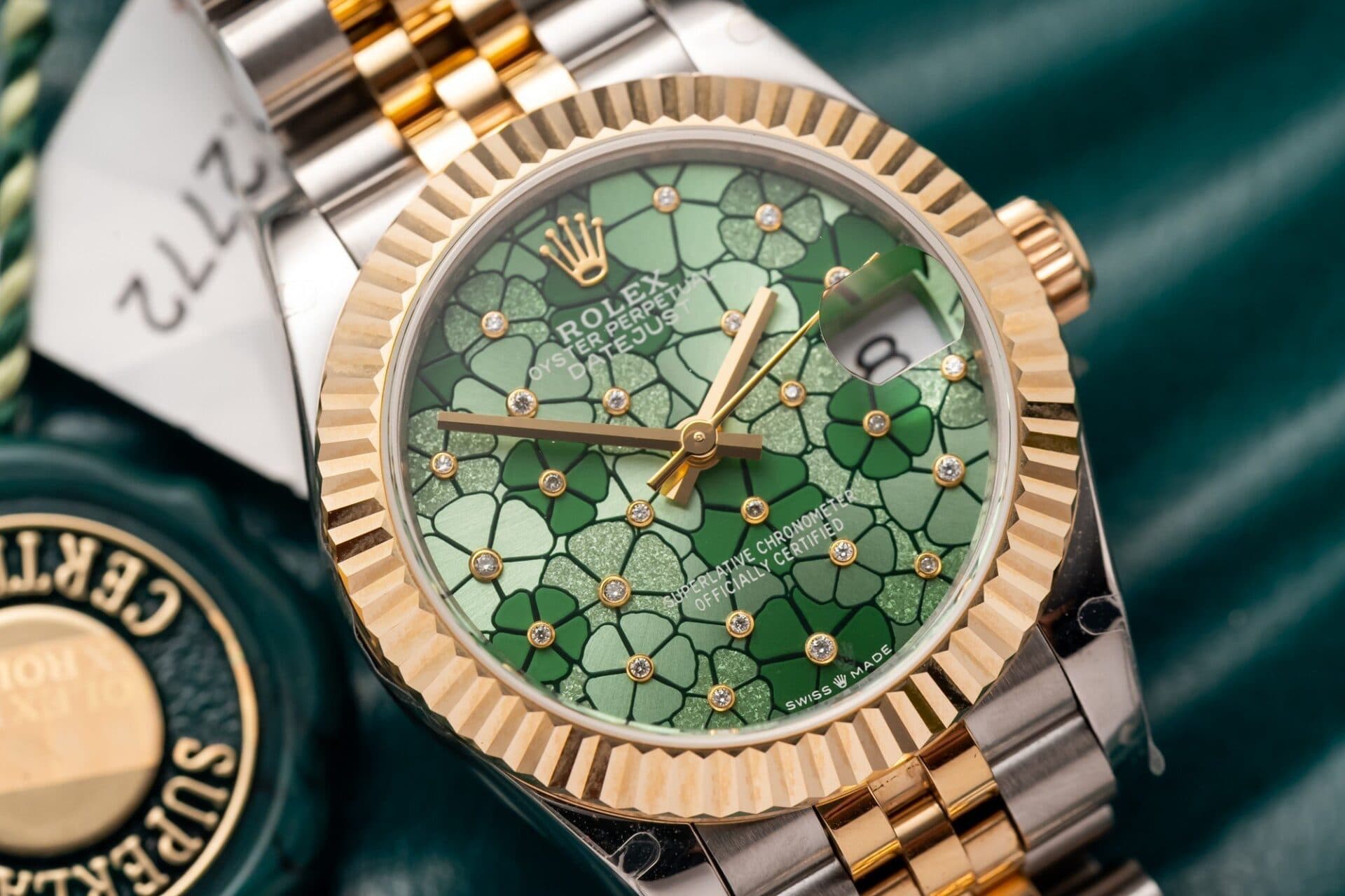 Dong-Ho-Nu-Rolex-Boc-Vang-Datejust-Mat-So-Xanh-Olive-Hoa-La-GM-31mm-1-1