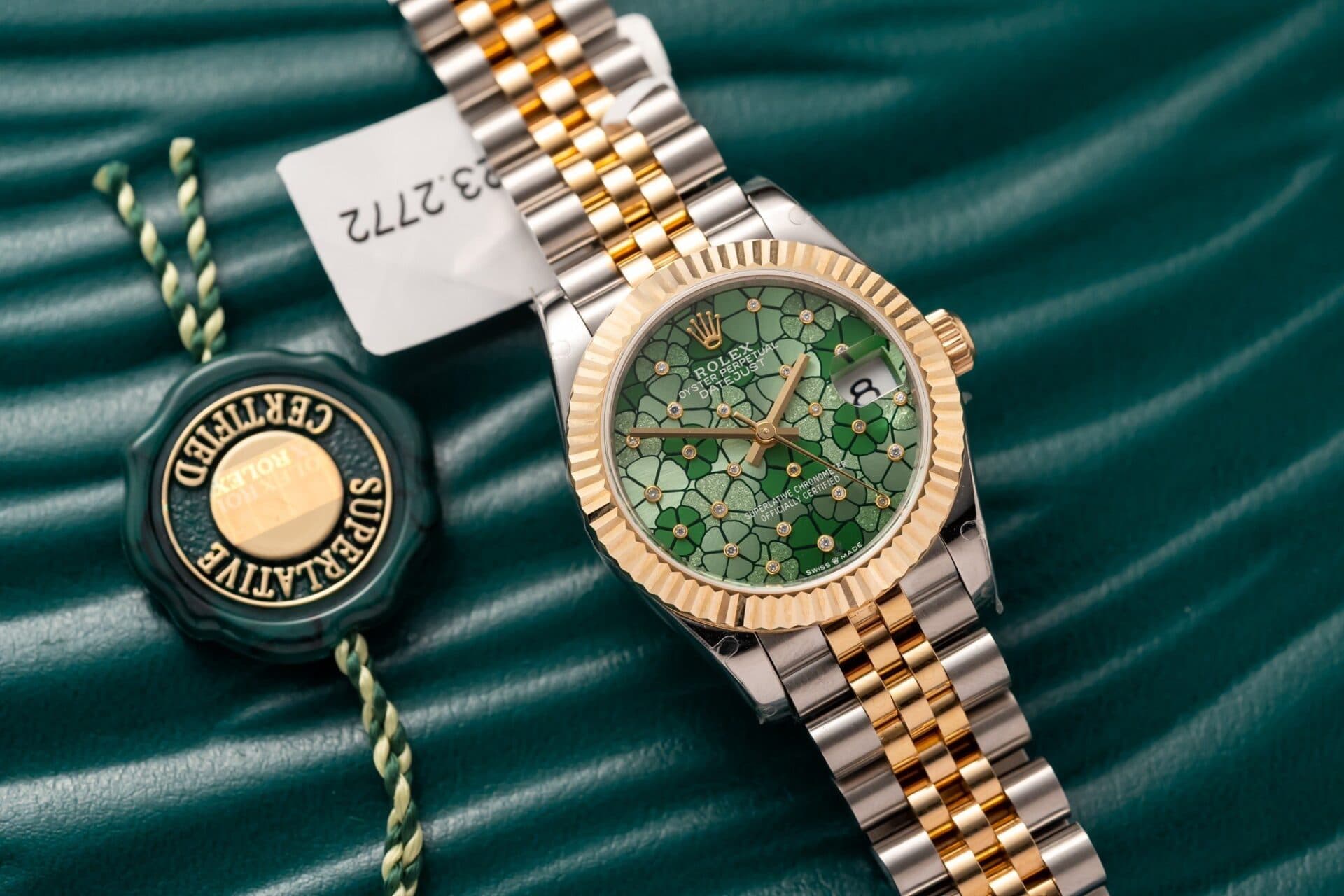 Dong-Ho-Nu-Rolex-Boc-Vang-Datejust-Mat-So-Xanh-Olive-Hoa-La-GM-31mm-4-1
