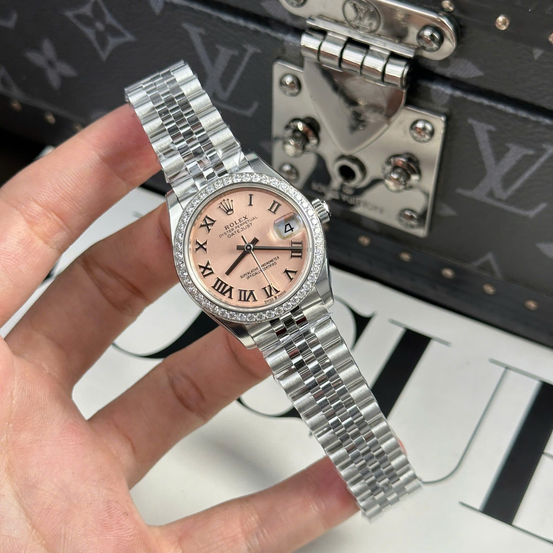 Dong-Ho-Nu-Rolex-DateJust-Replica-11-Mat-Hong-Vien-Dinh-Da-Nha-May-THB-31mm-12-1