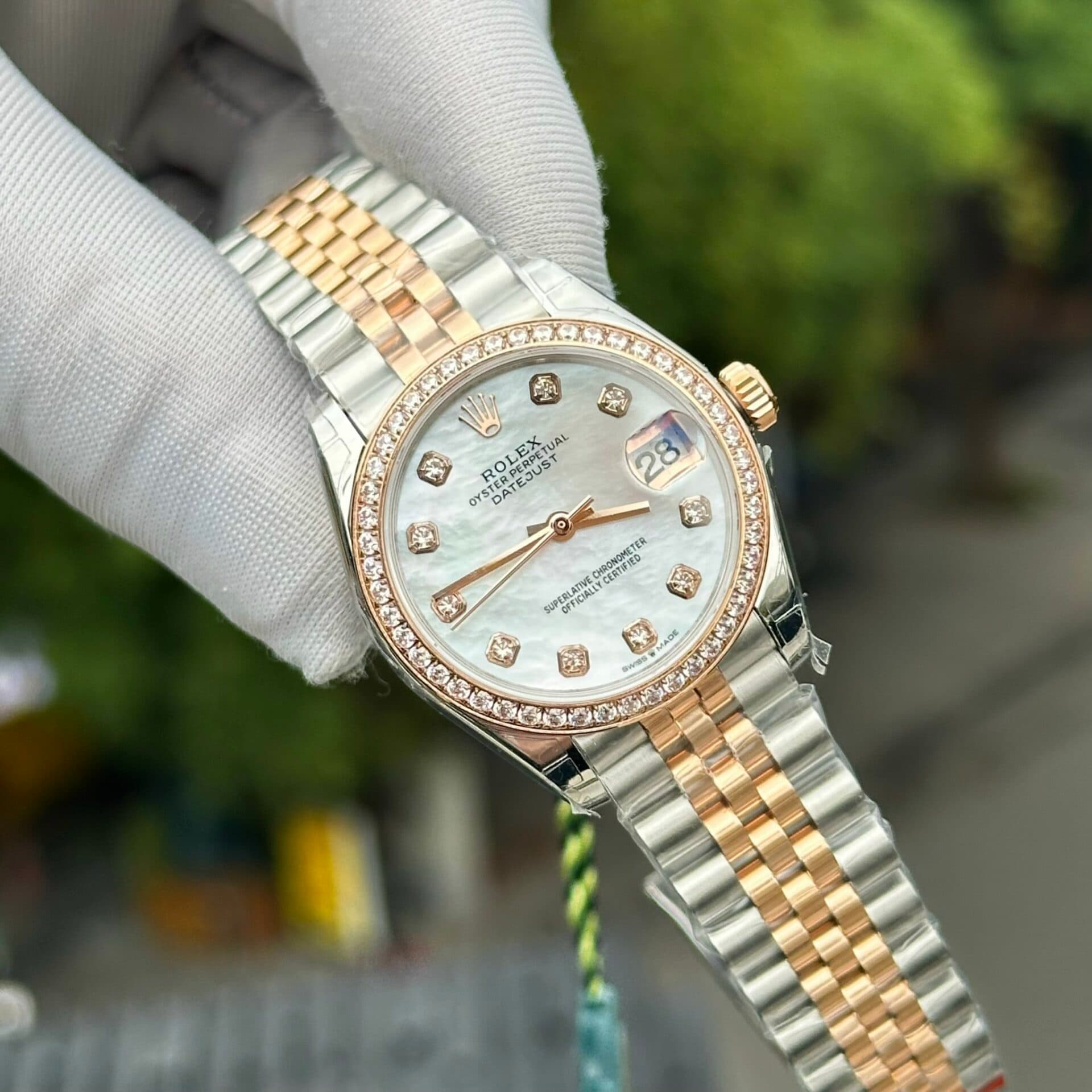Dong-Ho-Nu-Rolex-DateJust-Replica-11-Mat-Xa-Cu-Dinh-Da-31mm-4-1