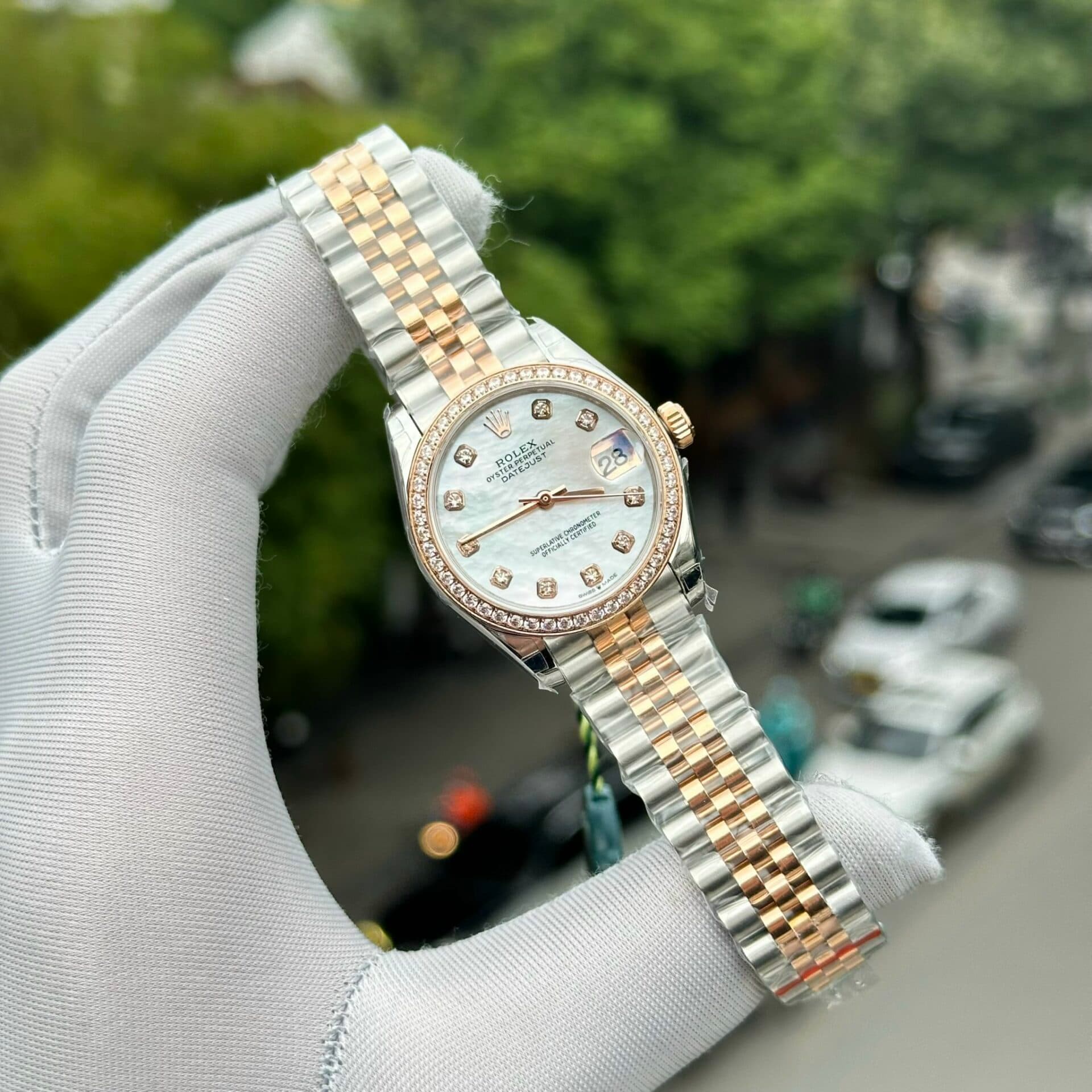 Dong-Ho-Nu-Rolex-DateJust-Replica-11-Mat-Xa-Cu-Dinh-Da-31mm-5-1