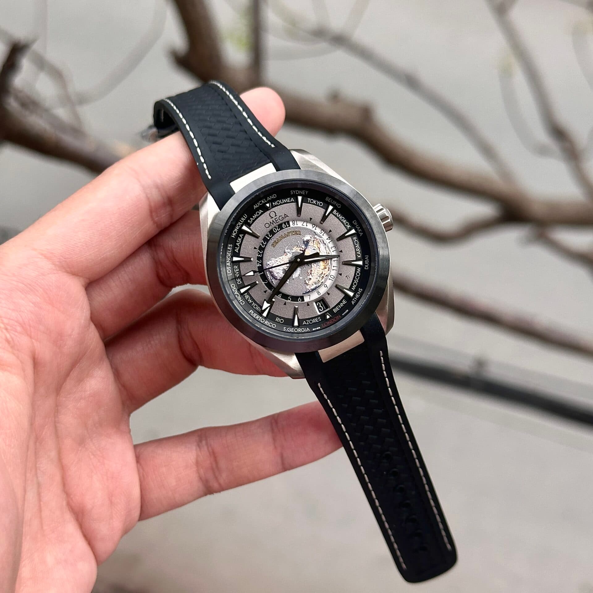 Dong-Ho-Omega-Aqua-Terra-Worldtimer-Replica-11-Thuy-Sy-VS-Factory-43mm-2-1