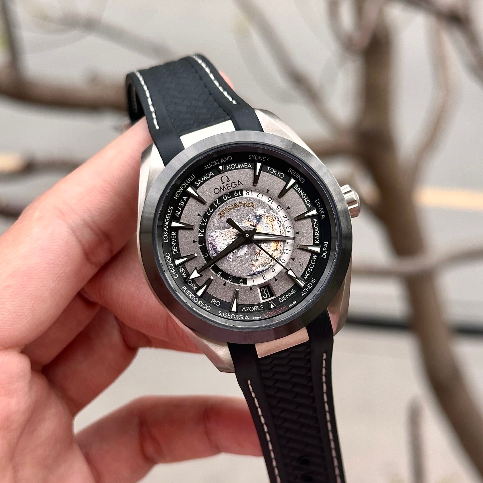 Dong-Ho-Omega-Aqua-Terra-Worldtimer-Replica-11-Thuy-Sy-VS-Factory-43mm-7-1