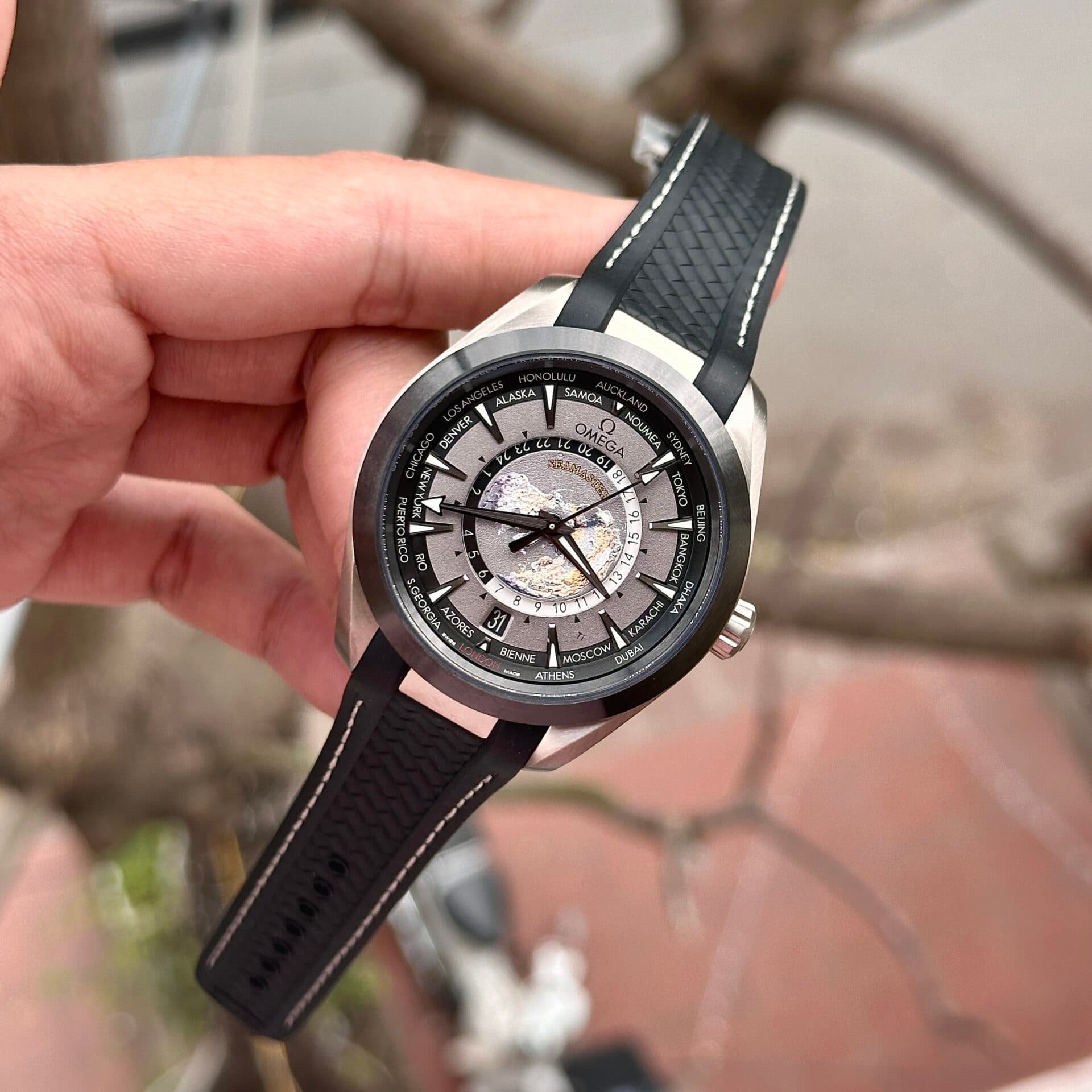 Dong-Ho-Omega-Aqua-Terra-Worldtimer-Replica-11-Thuy-Sy-VS-Factory-43mm-8-1