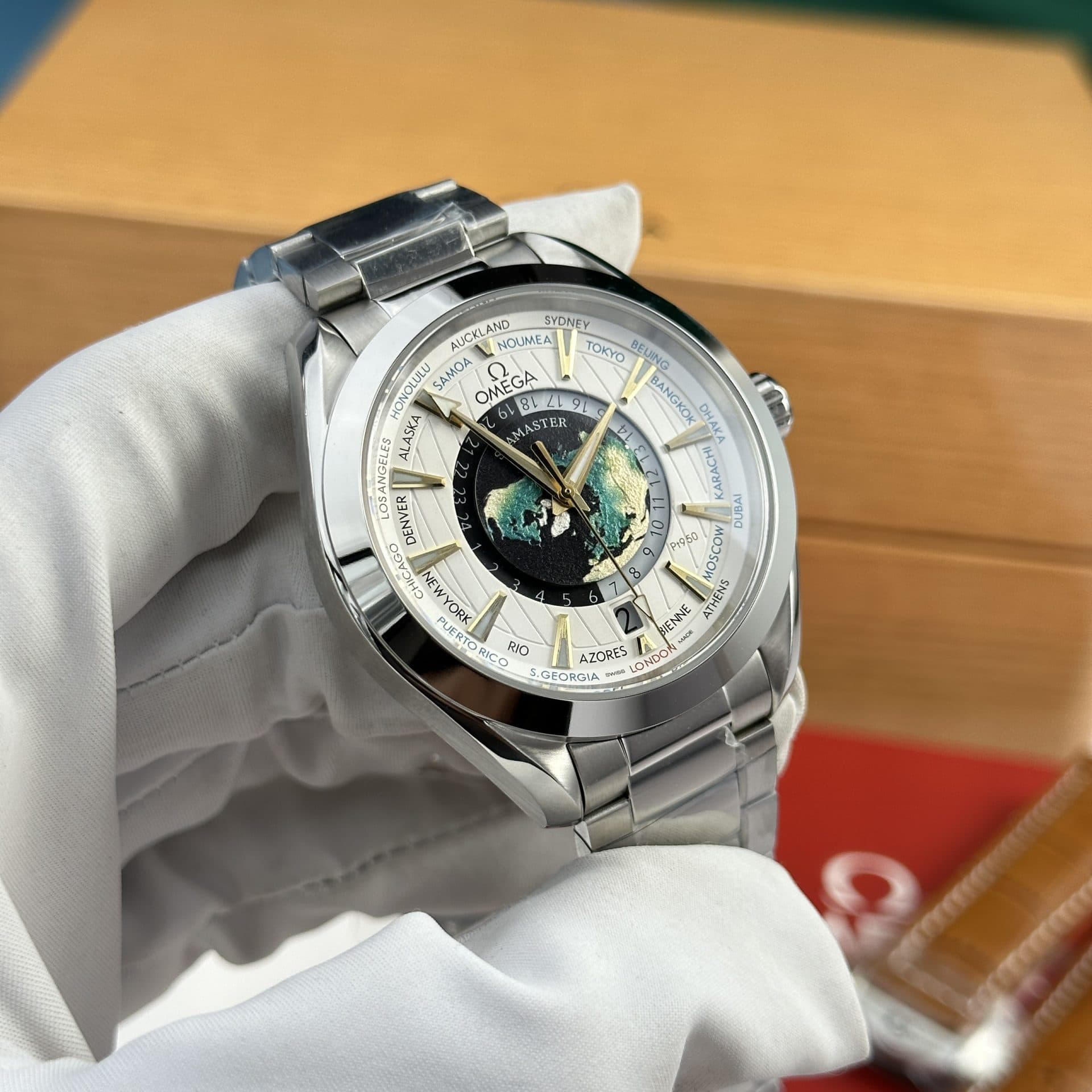 Dong-Ho-Omega-Che-Tac-Aqua-Terra-Worldtimer-Cao-Cap-Nhat-2-1