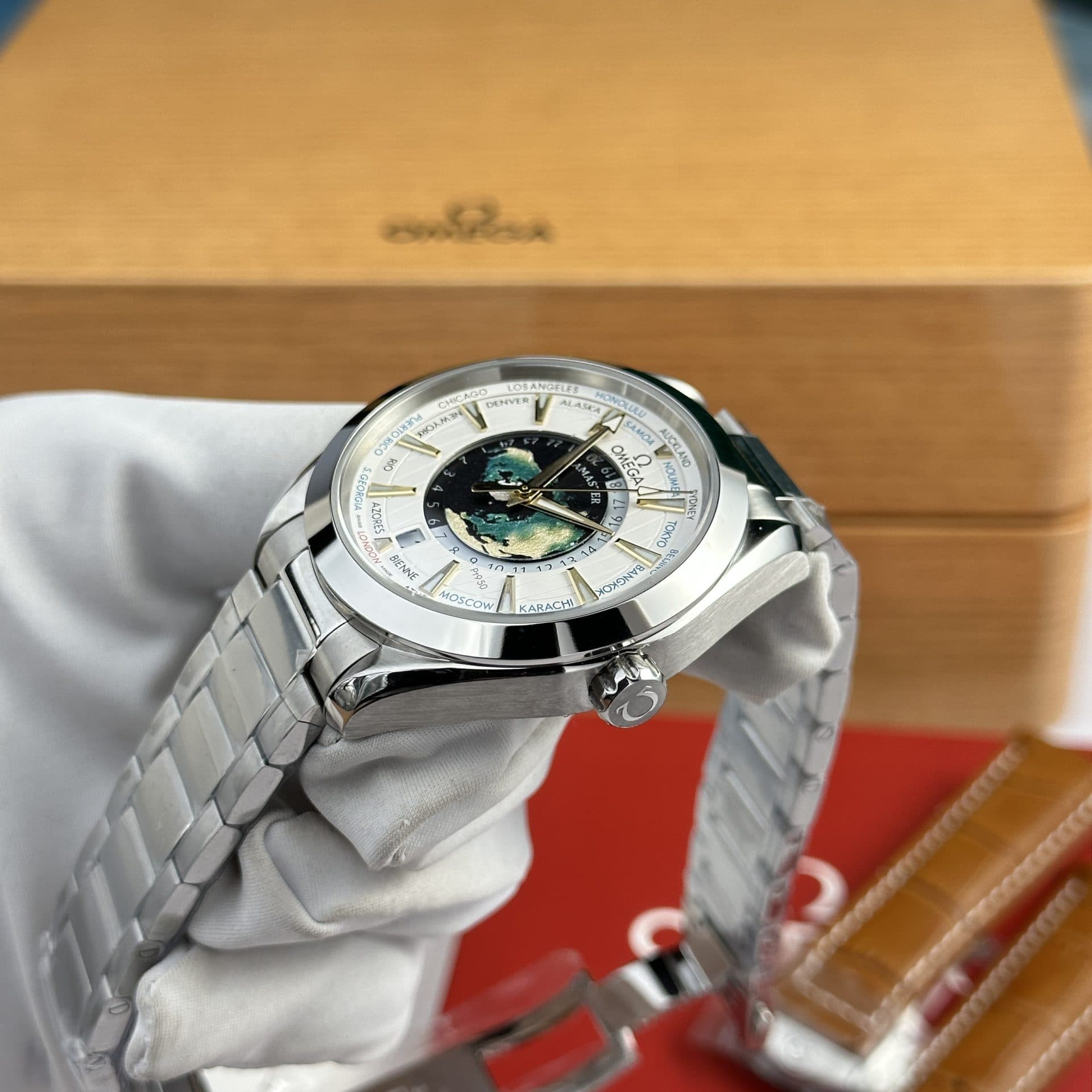 Dong-Ho-Omega-Che-Tac-Aqua-Terra-Worldtimer-Cao-Cap-Nhat-4-1