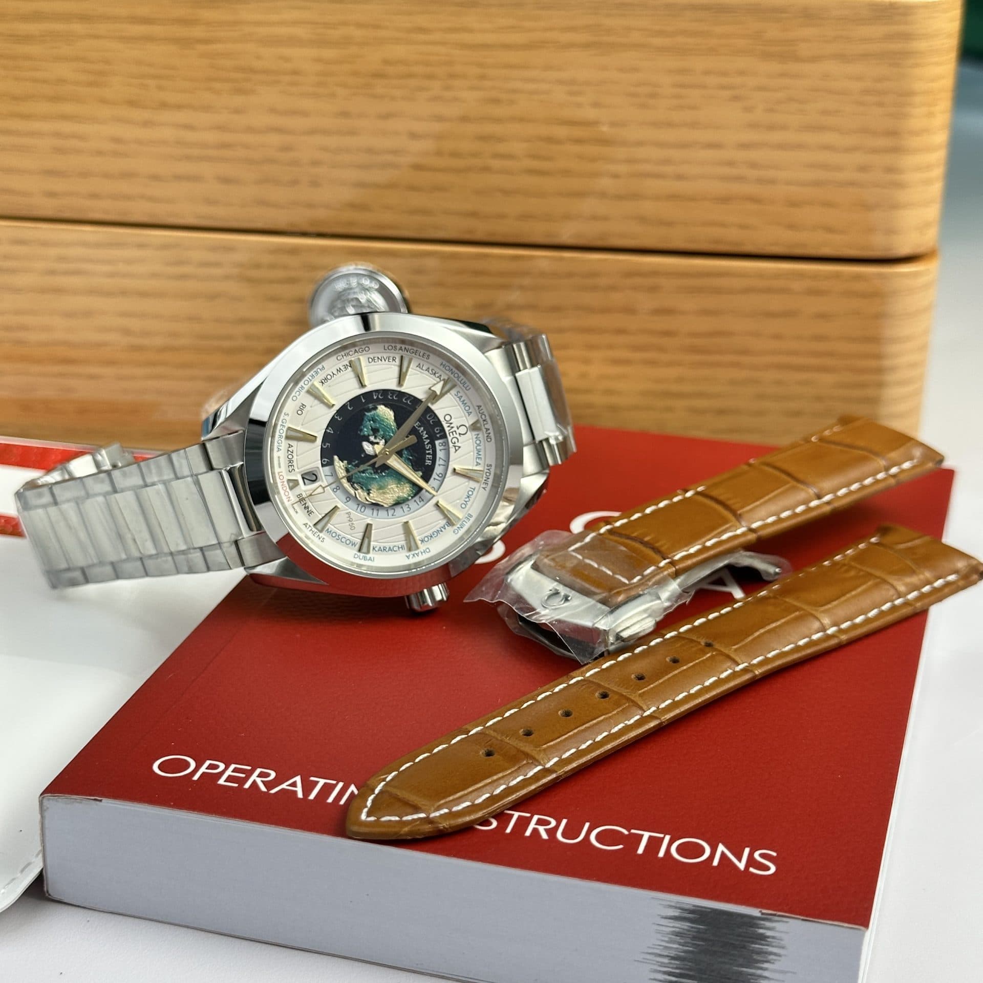 Dong-Ho-Omega-Che-Tac-Aqua-Terra-Worldtimer-Cao-Cap-Nhat-7-1