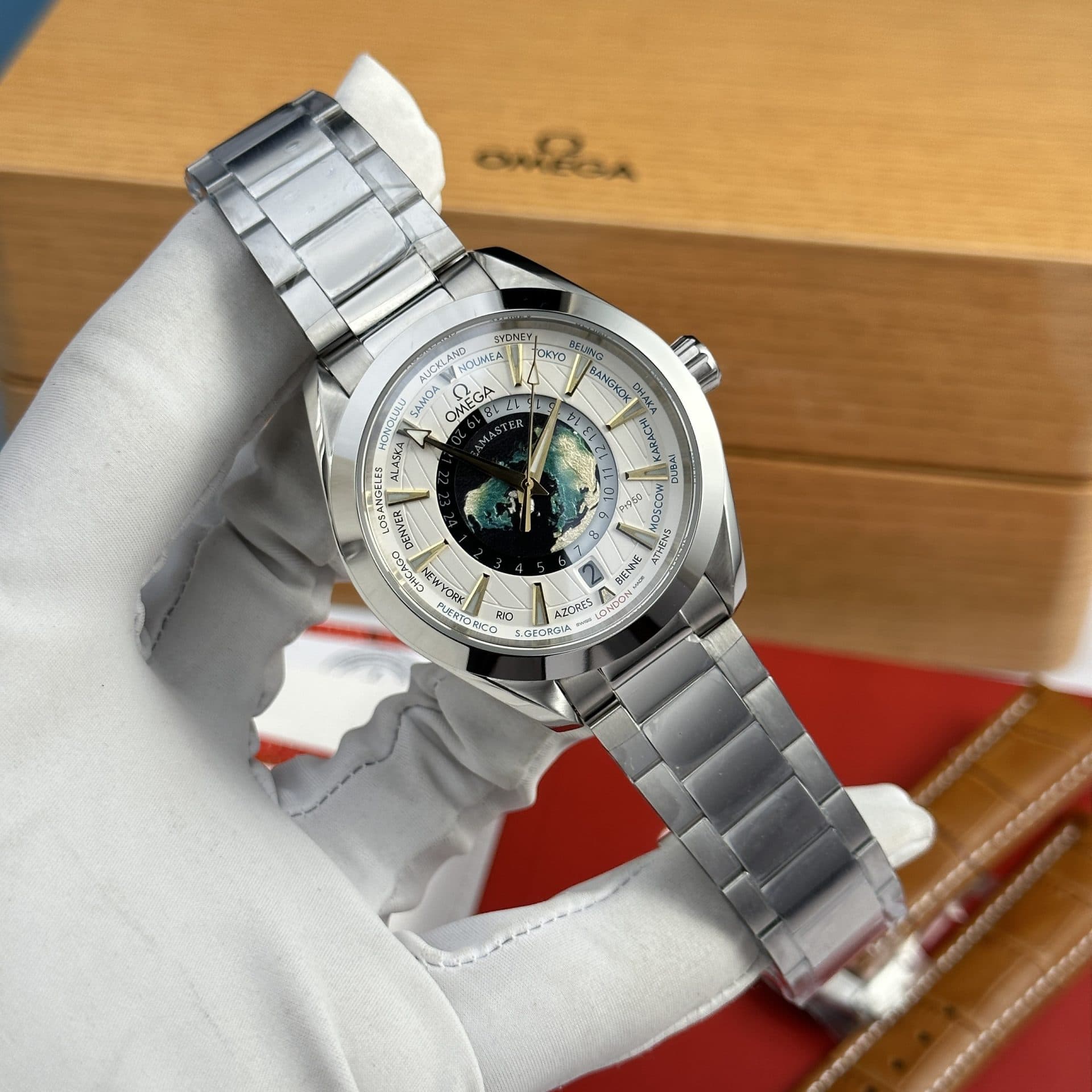 Dong-Ho-Omega-Che-Tac-Aqua-Terra-Worldtimer-Cao-Cap-Nhat-8-1