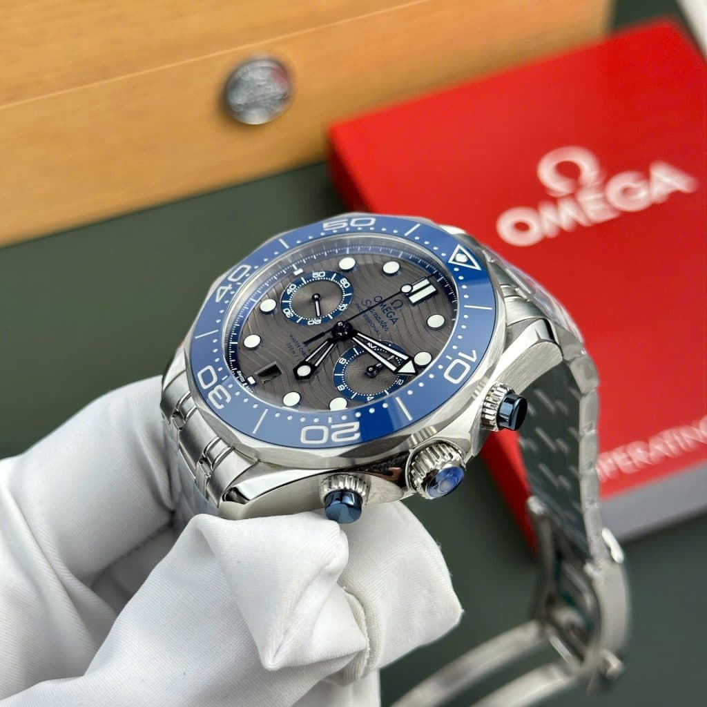 Dong-Ho-Omega-Che-Tac-Seamaster-Diver-300M-Chronograph-Mat-Xam-Nha-May-N1-44mm-2-1