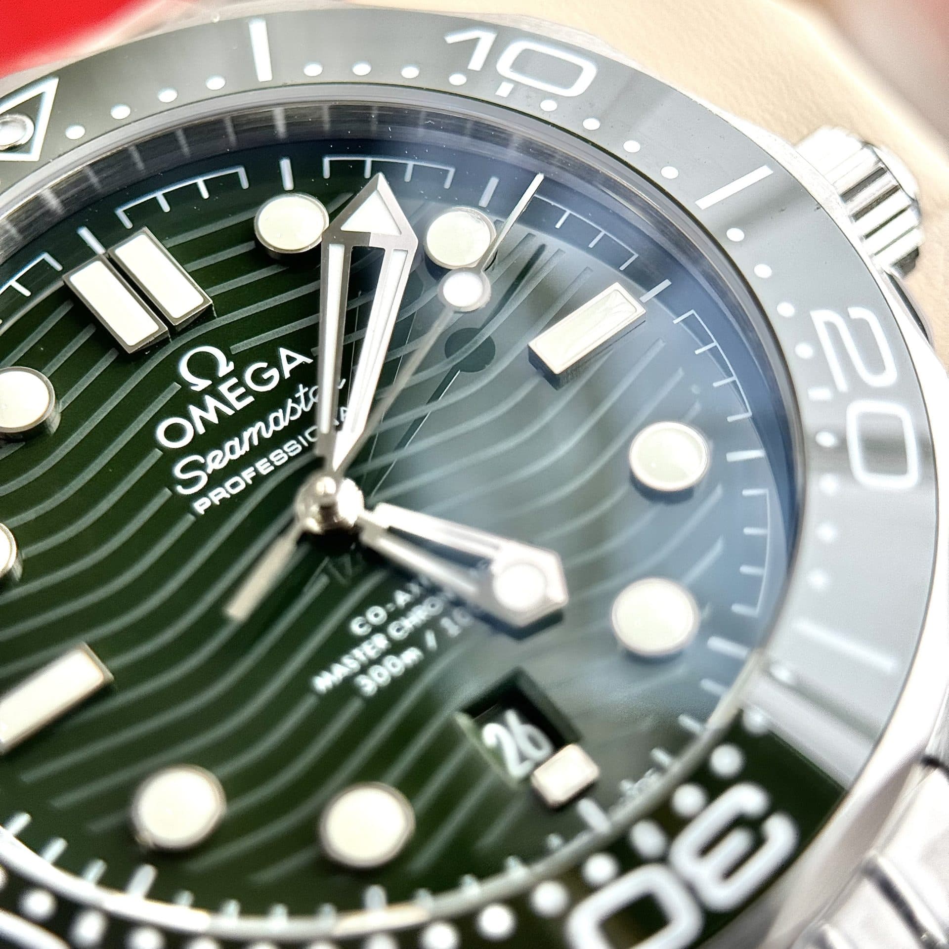 Dong-Ho-Omega-Che-Tac-Seamaster-Diver-300M-Mau-Xanh-La-Cay-VS-Factory-42mm-3-1