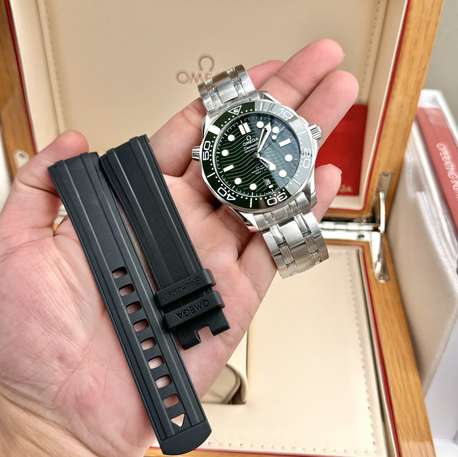 Dong-Ho-Omega-Che-Tac-Seamaster-Diver-300M-Mau-Xanh-La-Cay-VS-Factory-42mm-4-1