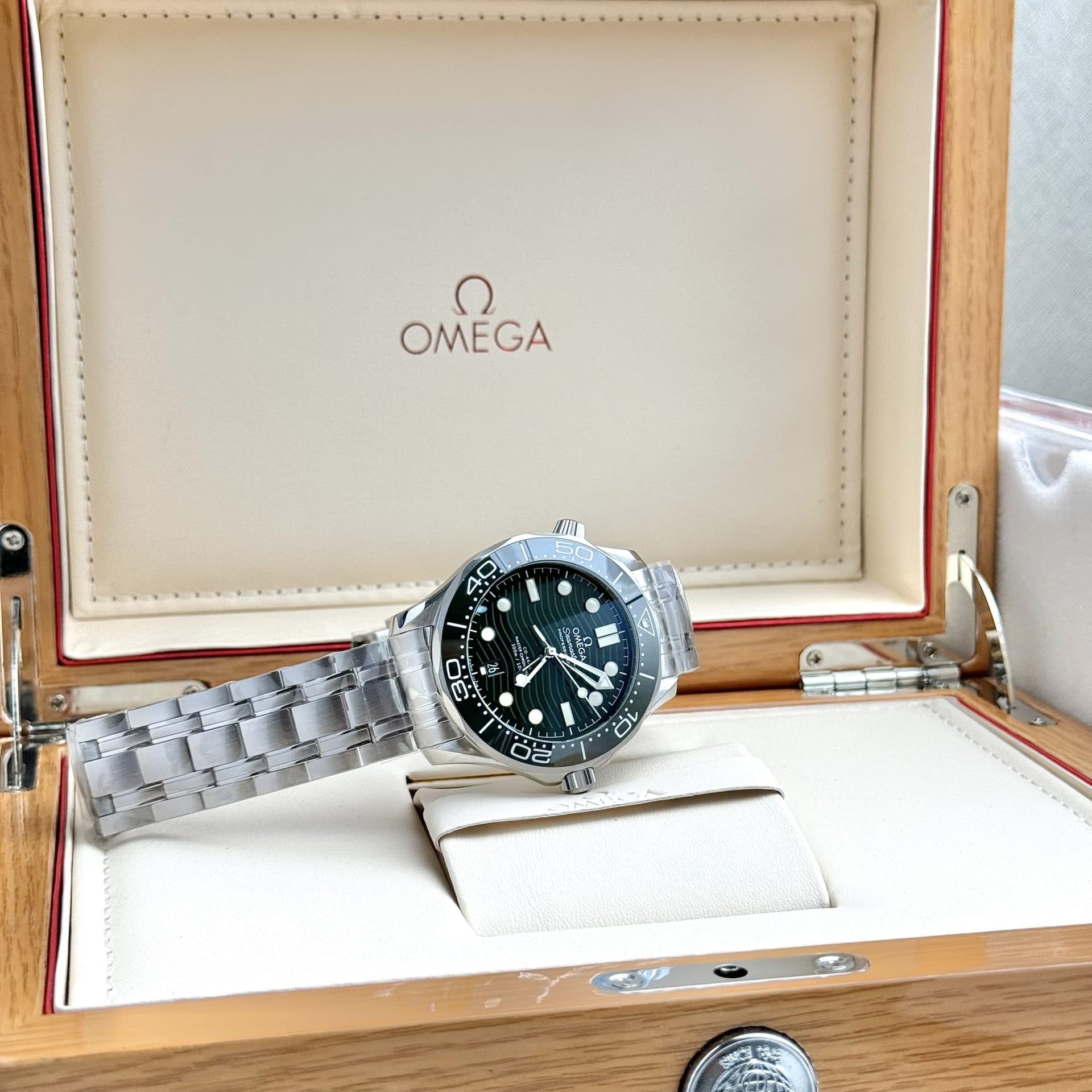 Dong-Ho-Omega-Che-Tac-Seamaster-Diver-300M-Mau-Xanh-La-Cay-VS-Factory-42mm-6-1