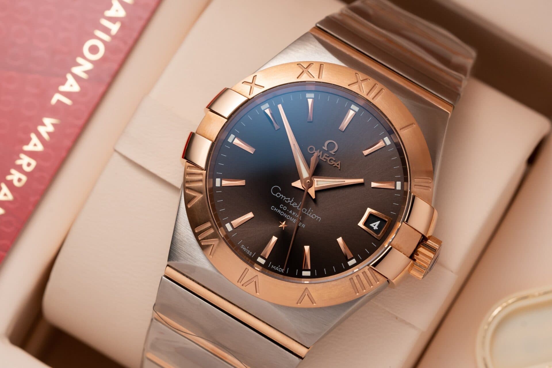 Dong-Ho-Omega-Constellation-Mat-Nau-Rep-11-May-Thuy-Sy-VS-Factory-38mm-2-1