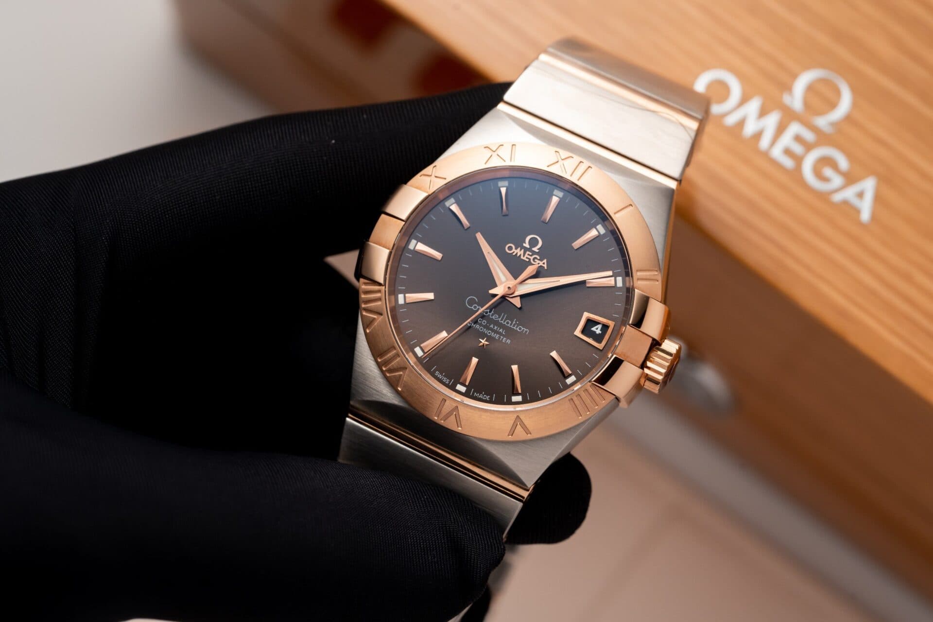 Dong-Ho-Omega-Constellation-Mat-Nau-Rep-11-May-Thuy-Sy-VS-Factory-38mm-3-1