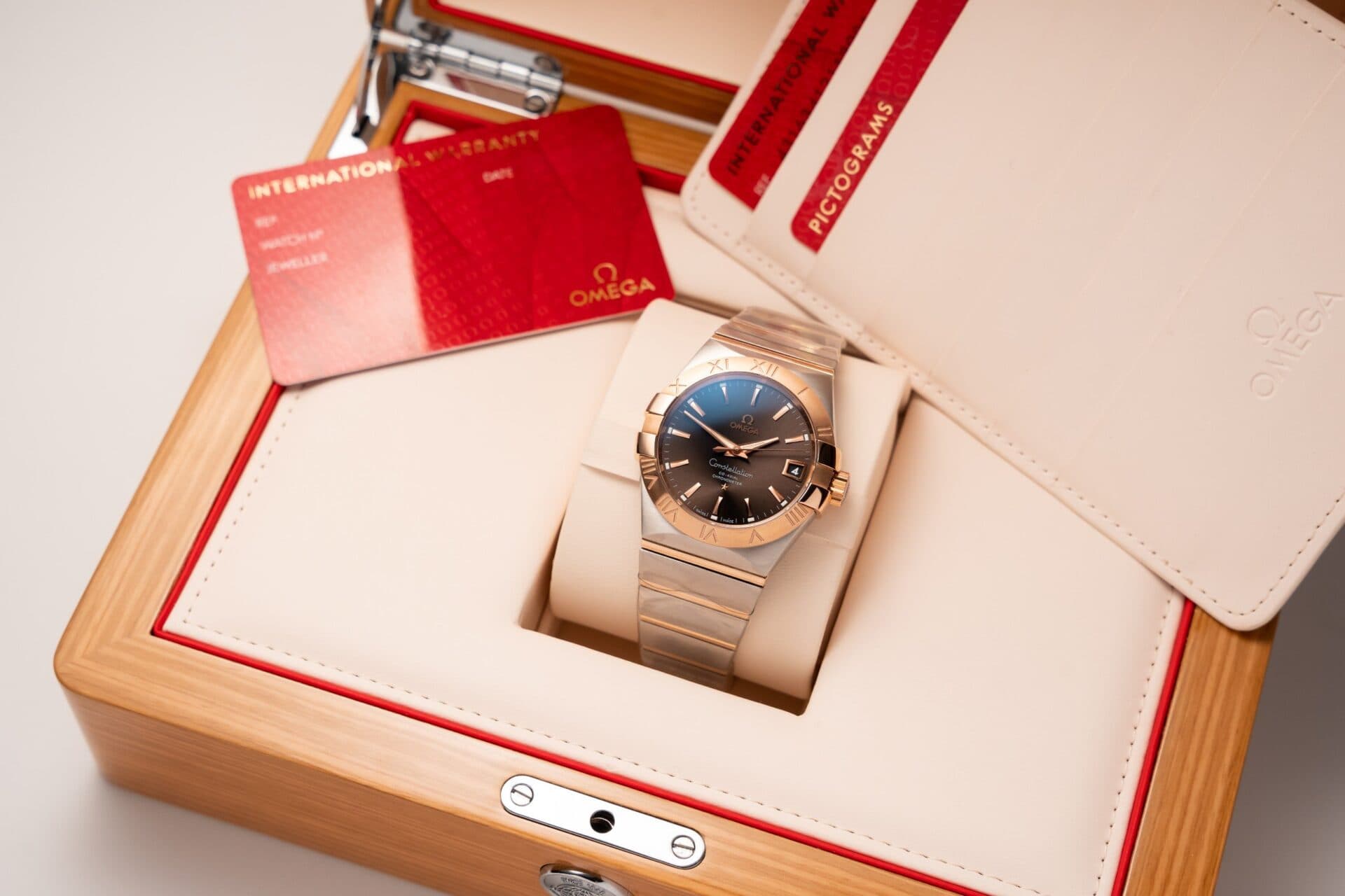 Dong-Ho-Omega-Constellation-Mat-Nau-Rep-11-May-Thuy-Sy-VS-Factory-38mm-4-1