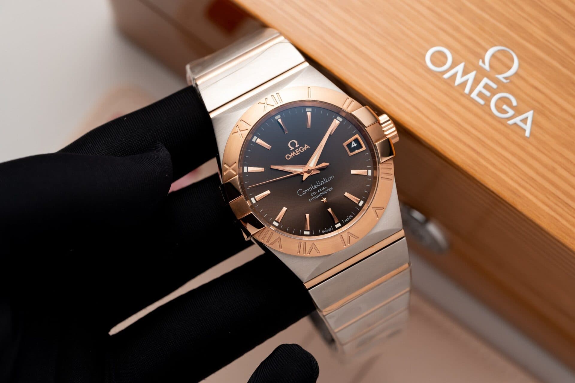 Dong-Ho-Omega-Constellation-Mat-Nau-Rep-11-May-Thuy-Sy-VS-Factory-38mm-5-1