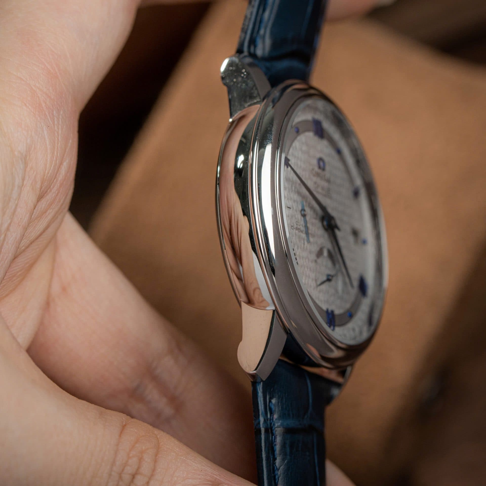 Dong-Ho-Omega-De-Ville-Prestige-Power-Reserve-Rep-1-1-Cao-Cap-Day-Da-Mau-Xanh-39-1-1