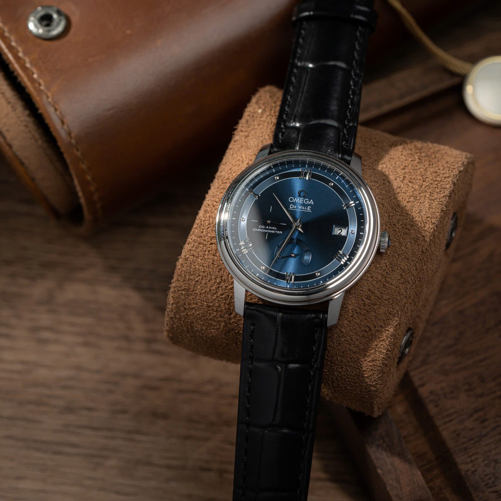 Dong-Ho-Omega-De-Ville-Prestige-Power-Reserve-Rep-11-Mat-Xanh-Blue-Day-Da-39-9-1