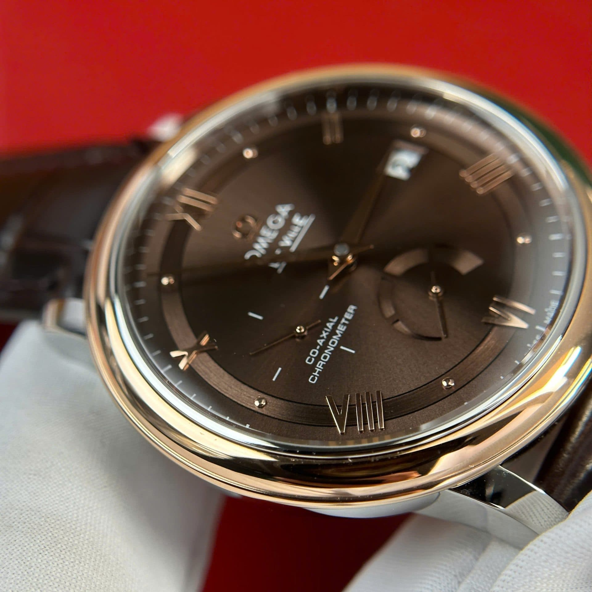 Dong-Ho-Omega-De-Ville-Prestige-Power-Reserve-Replica-11-Mat-Chocolate-Day-Da-39-10-1