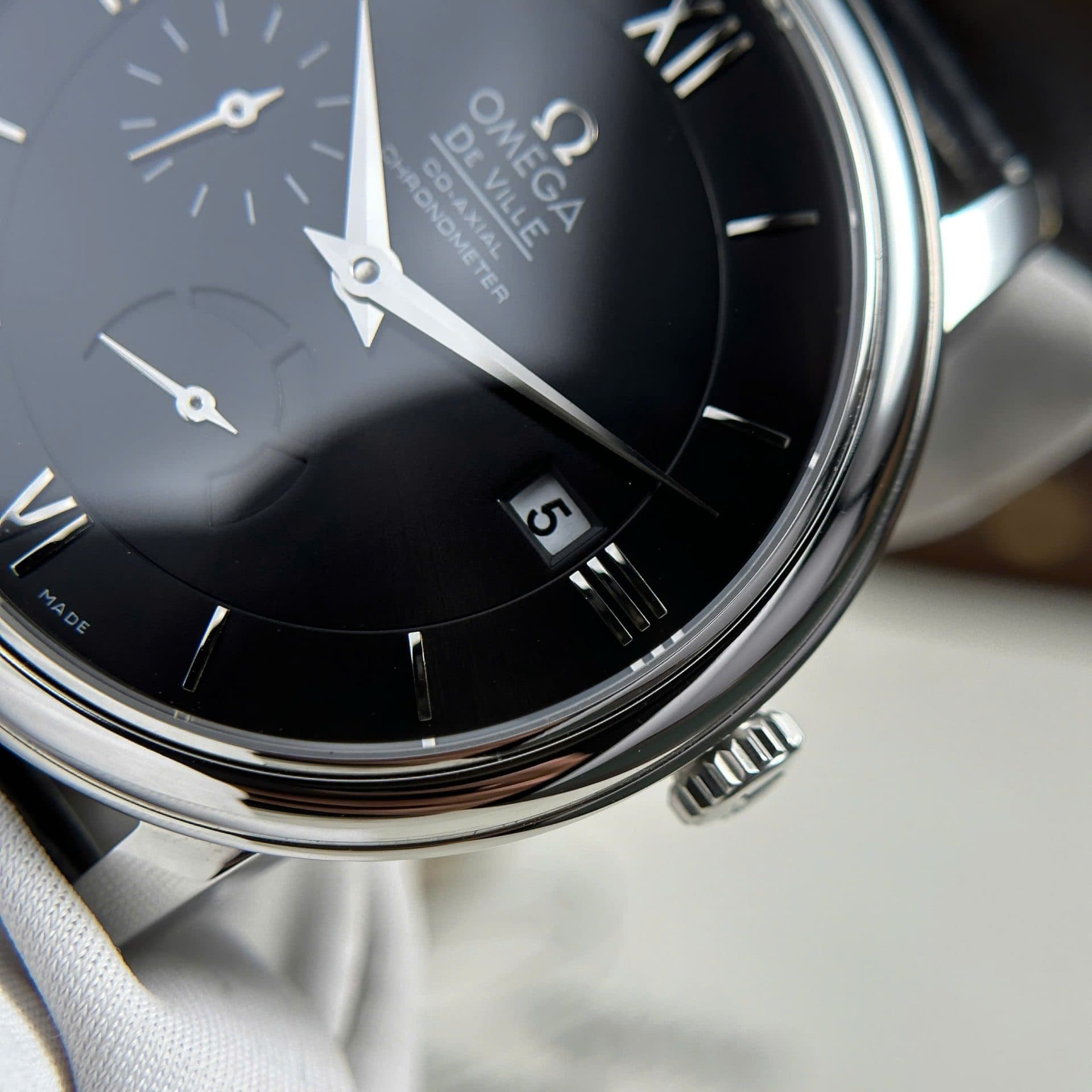 Dong-Ho-Omega-De-Ville-Prestige-Power-Reserve-Replica-11-Mat-Den-Day-Da-39-4-1
