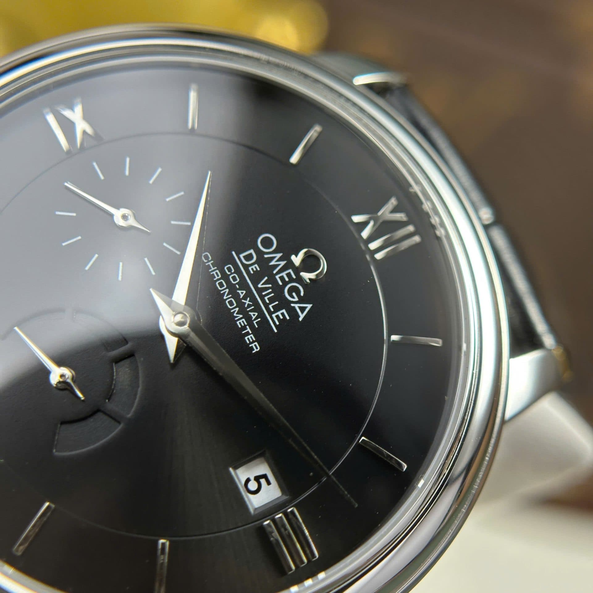 Dong-Ho-Omega-De-Ville-Prestige-Power-Reserve-Replica-11-Mat-Den-Day-Da-39-5-1