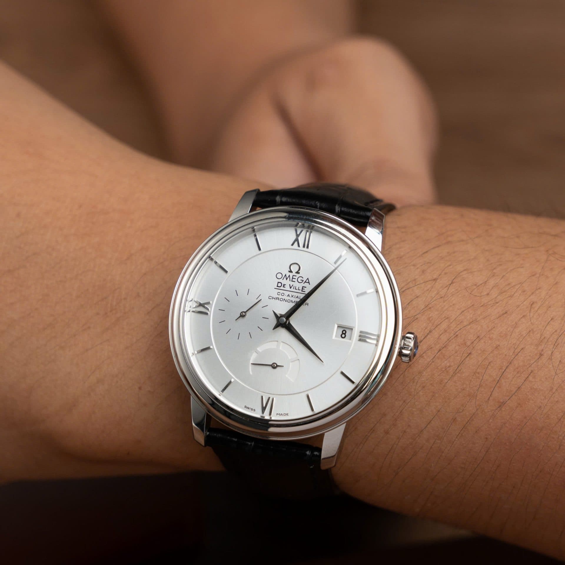 Dong-Ho-Omega-De-Ville-Prestige-Power-Reserve-Replica-11-Mat-Trang-Day-Da-39-1-1