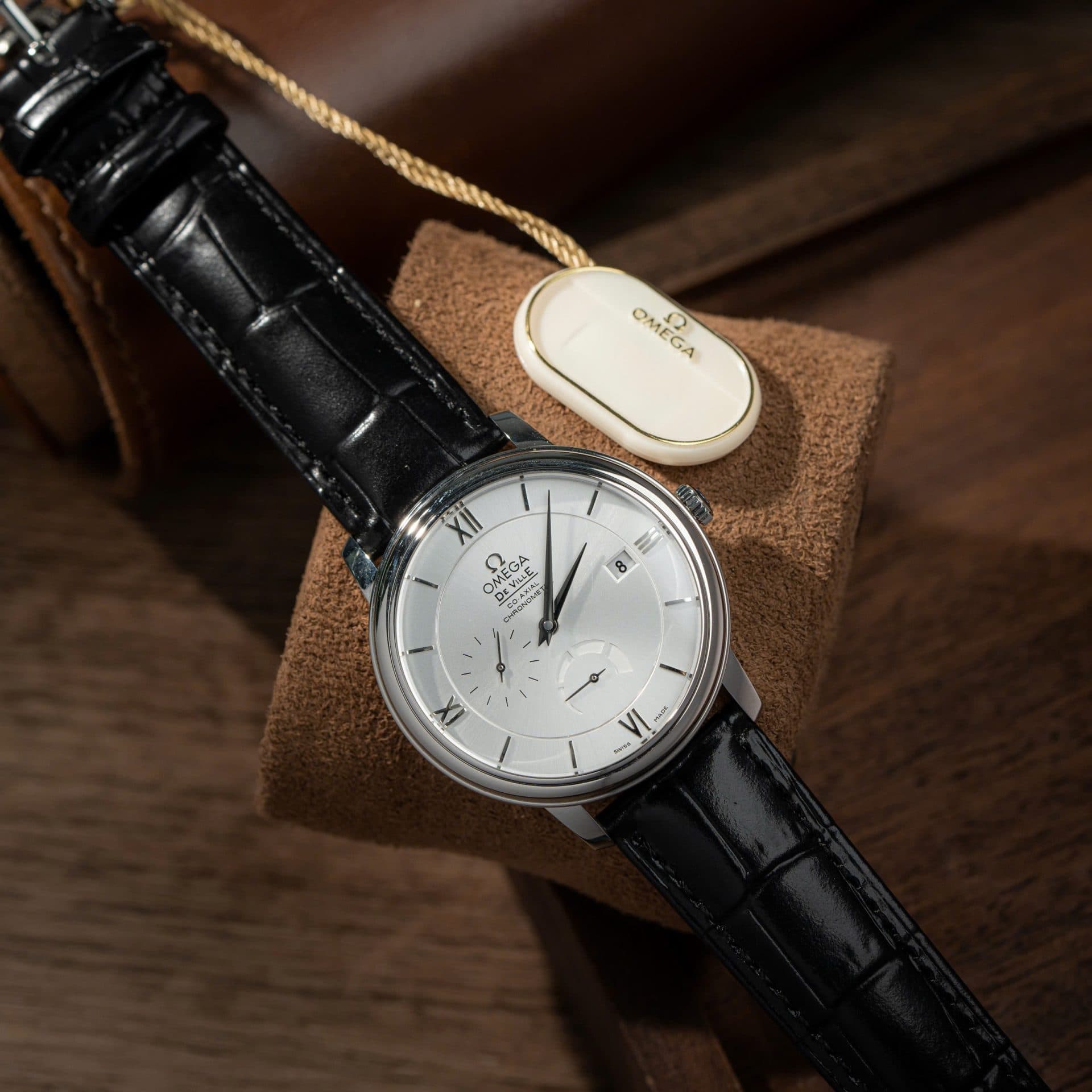 Dong-Ho-Omega-De-Ville-Prestige-Power-Reserve-Replica-11-Mat-Trang-Day-Da-39-2-1