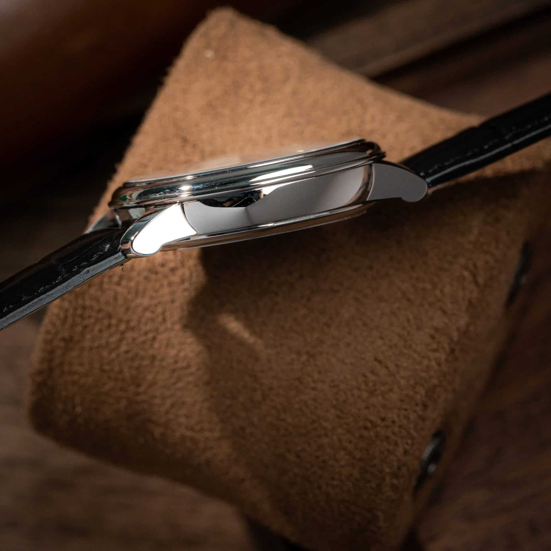 Dong-Ho-Omega-De-Ville-Prestige-Power-Reserve-Replica-11-Mat-Trang-Day-Da-39-4-1