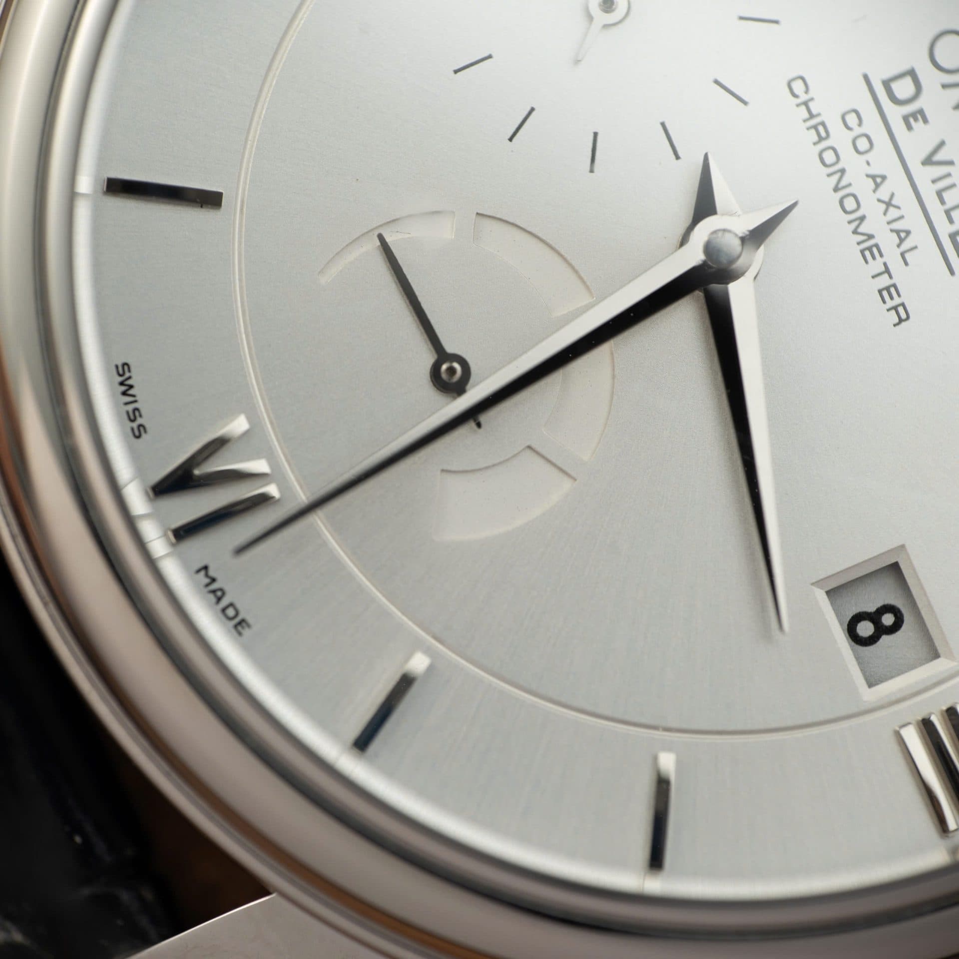 Dong-Ho-Omega-De-Ville-Prestige-Power-Reserve-Replica-11-Mat-Trang-Day-Da-39-5-1
