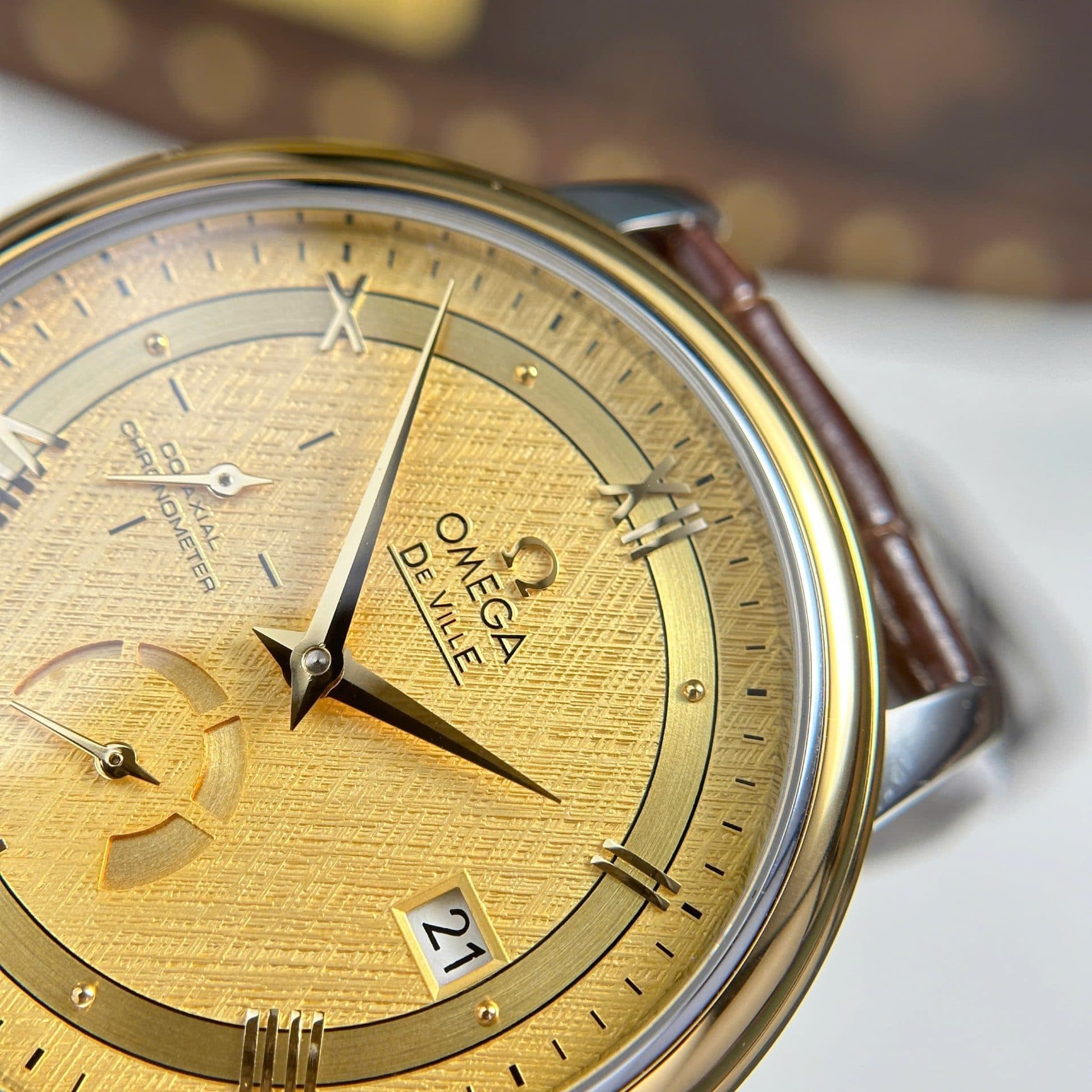 Dong-Ho-Omega-De-Ville-Prestige-Power-Reserve-Replica-11-Mat-Vang-Day-Da-39-5-1
