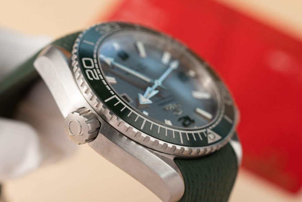 Dong-Ho-Omega-Planet-Ocean-600M-Mat-Xam-Rep-11-Nha-May-VS-8-1