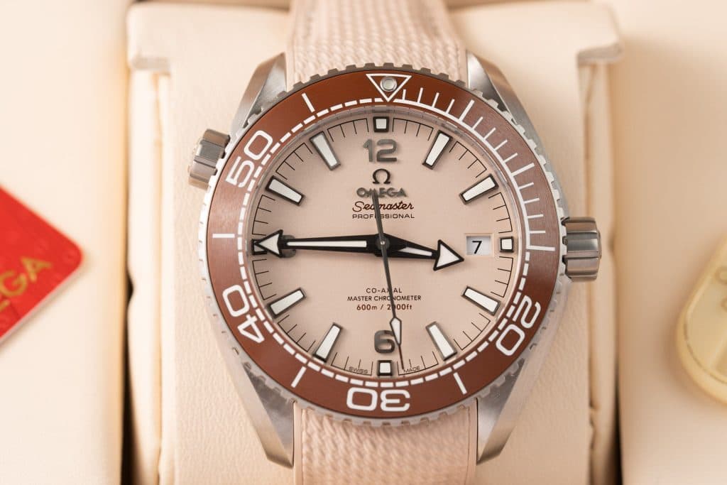 Dong-Ho-Omega-Planet-Ocean-600M-Replica-Cao-Cap-Nha-May-VS-1-1