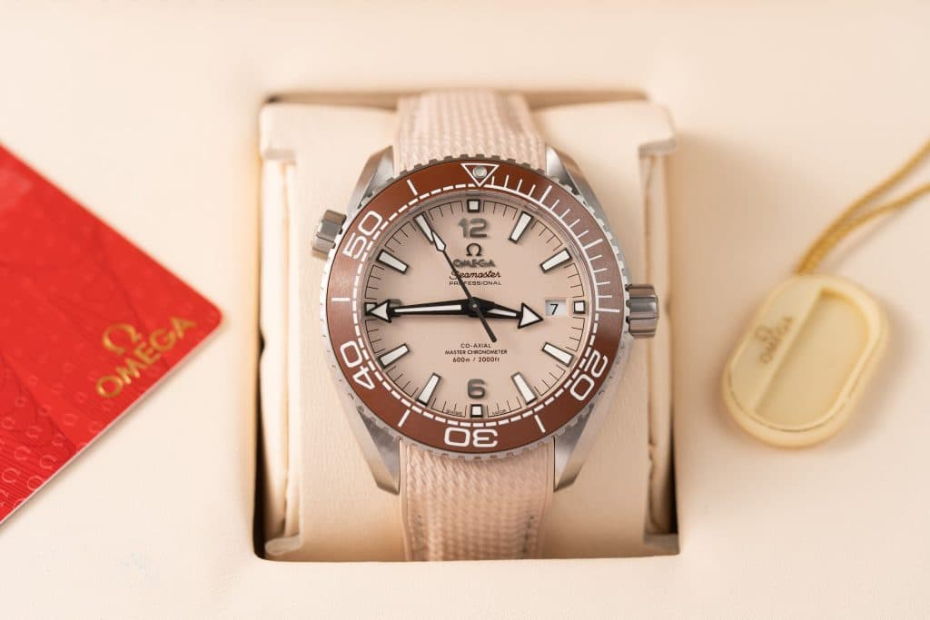 Dong-Ho-Omega-Planet-Ocean-600M-Replica-Cao-Cap-Nha-May-VS-10-1