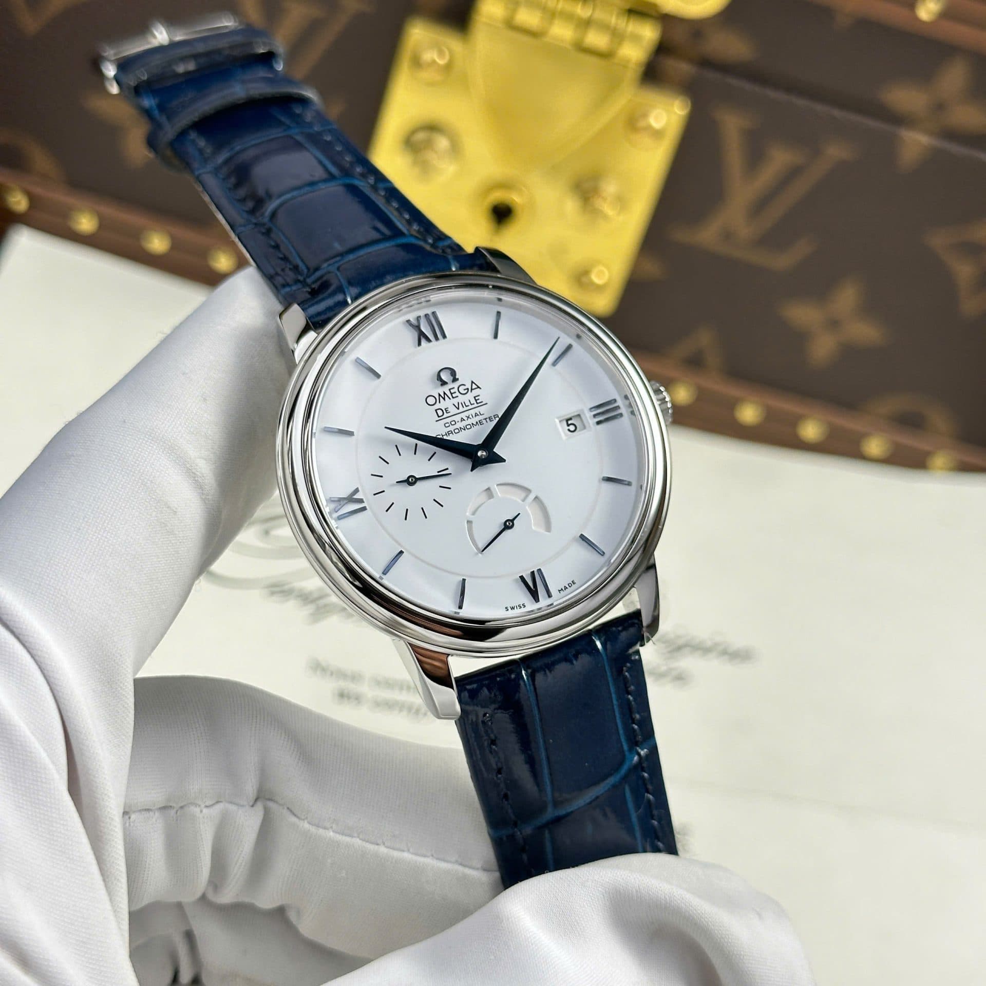 Dong-Ho-Omega-Replica-11-De-Ville-Prestige-Power-Reserve-Mat-Trang-Day-Da-39-3-1