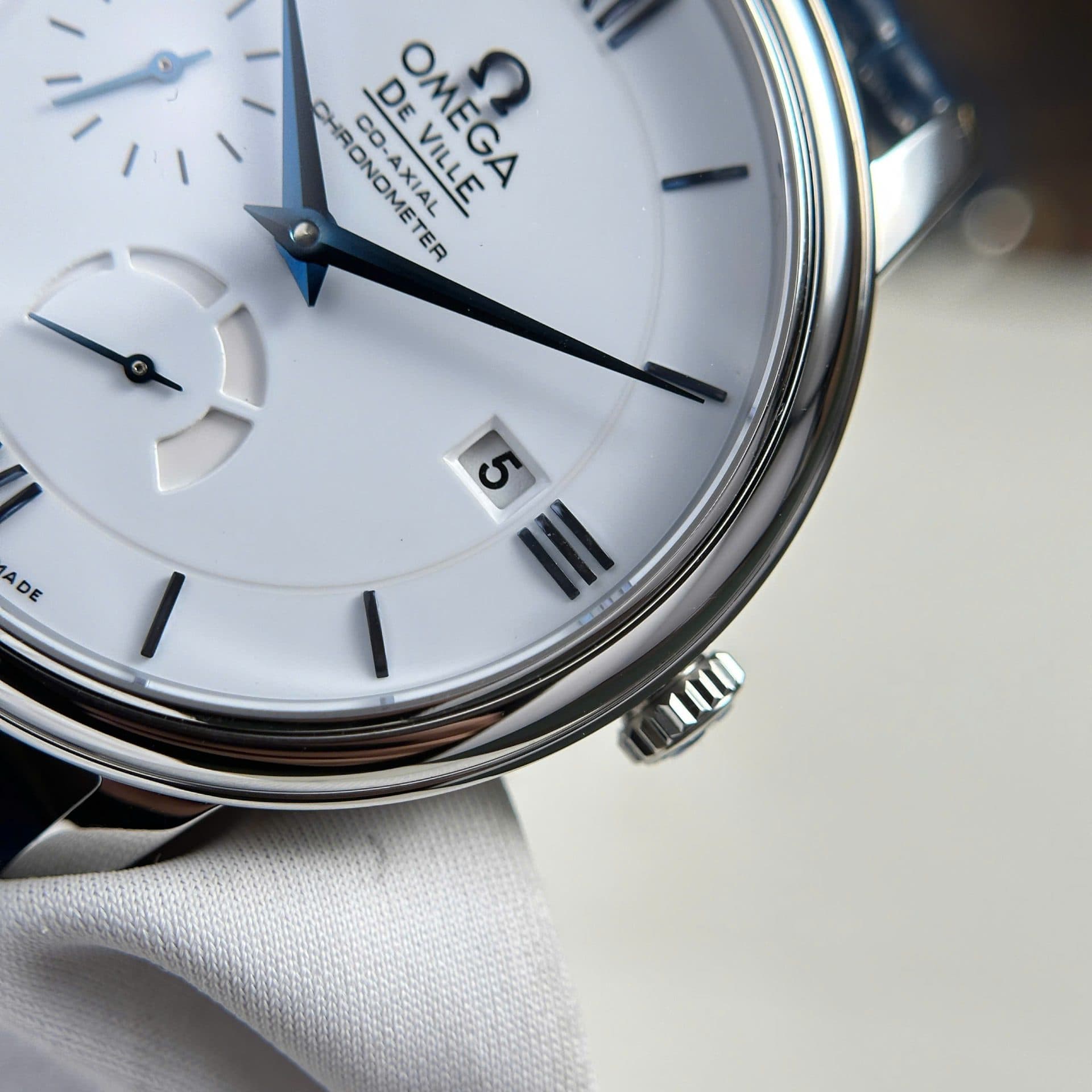 Dong-Ho-Omega-Replica-11-De-Ville-Prestige-Power-Reserve-Mat-Trang-Day-Da-39-6-1