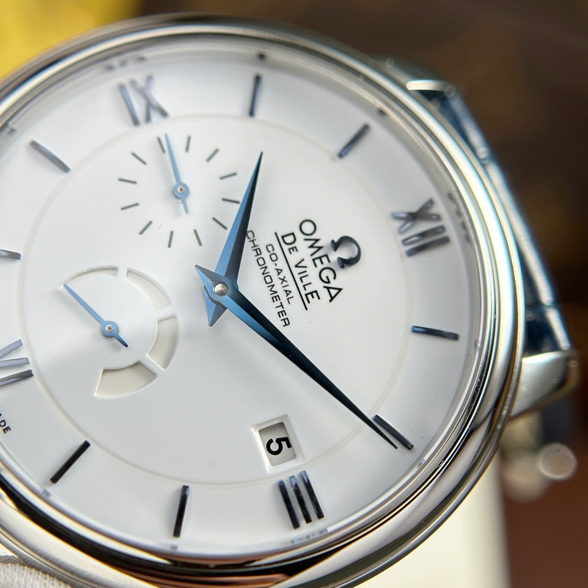 Dong-Ho-Omega-Replica-11-De-Ville-Prestige-Power-Reserve-Mat-Trang-Day-Da-39-7-1