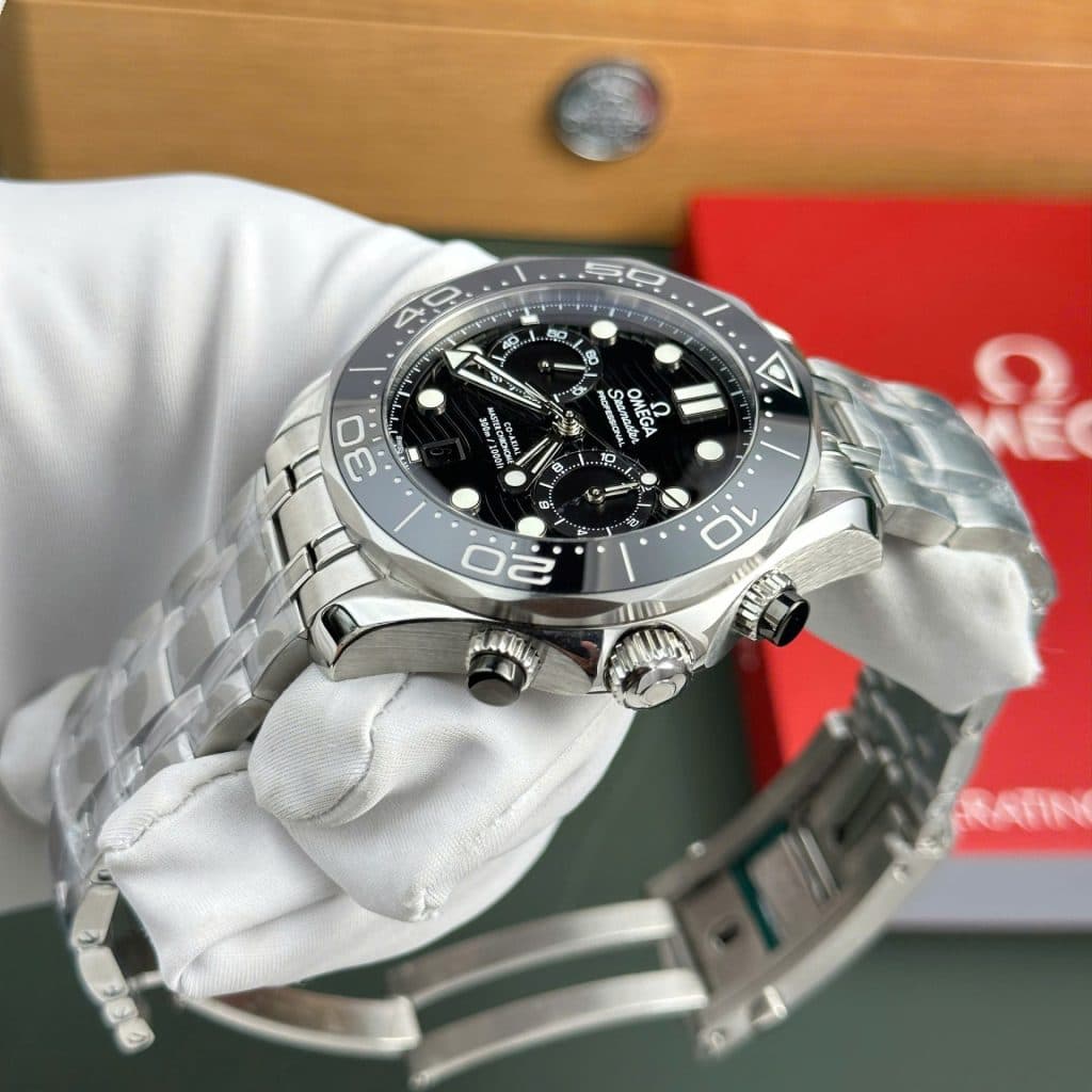 Dong-Ho-Omega-Replica-11-Seamaster-Diver-300M-Chronograph-Mat-Den-Nha-May-N1-44mm-5-1