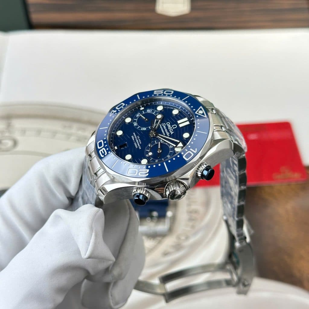 Dong-Ho-Omega-Replica-11-Seamaster-Diver-300M-Chronograph-Mat-Xanh-Blue-N1-Factory-44mm-2-1