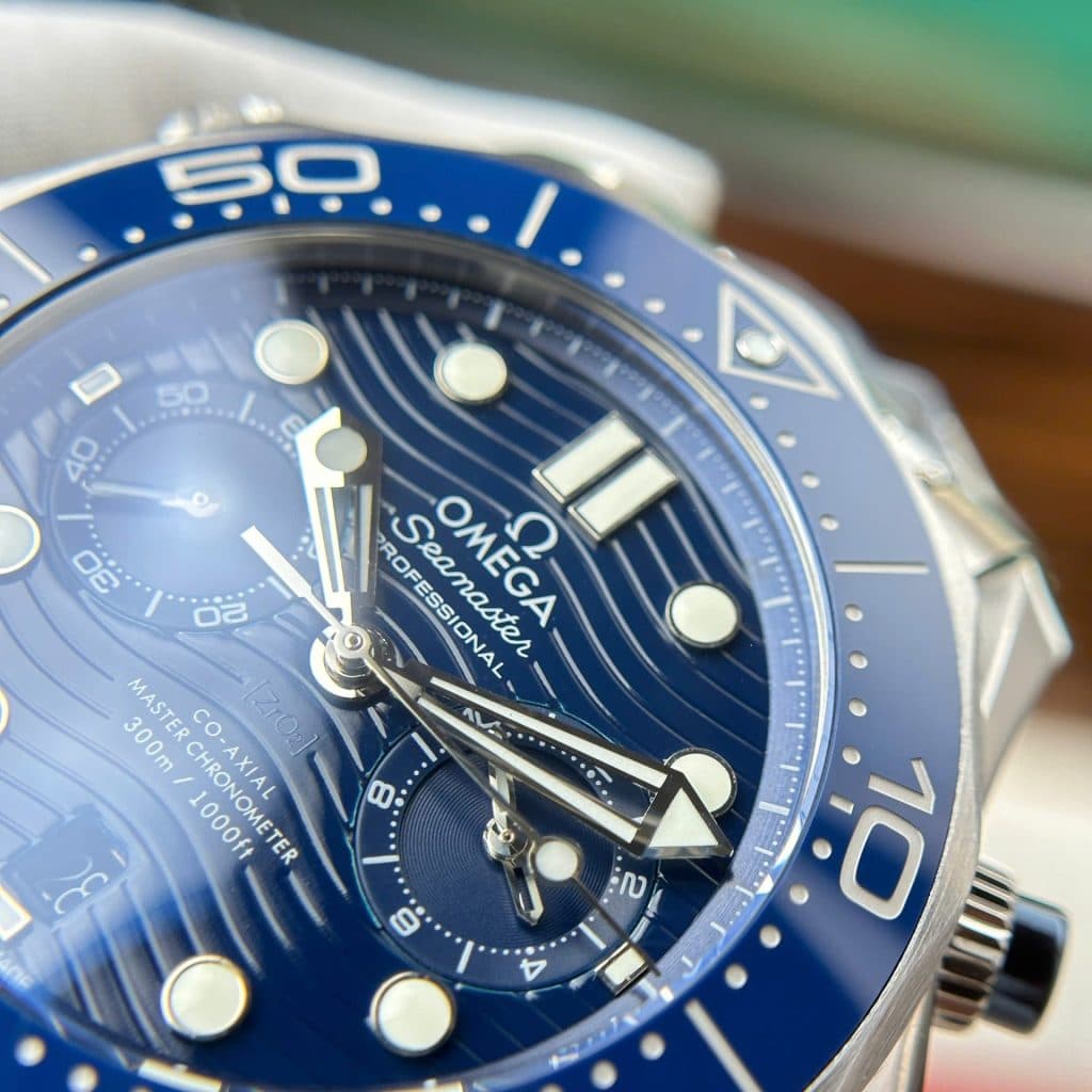 Dong-Ho-Omega-Replica-11-Seamaster-Diver-300M-Chronograph-Mat-Xanh-Blue-N1-Factory-44mm-3-1