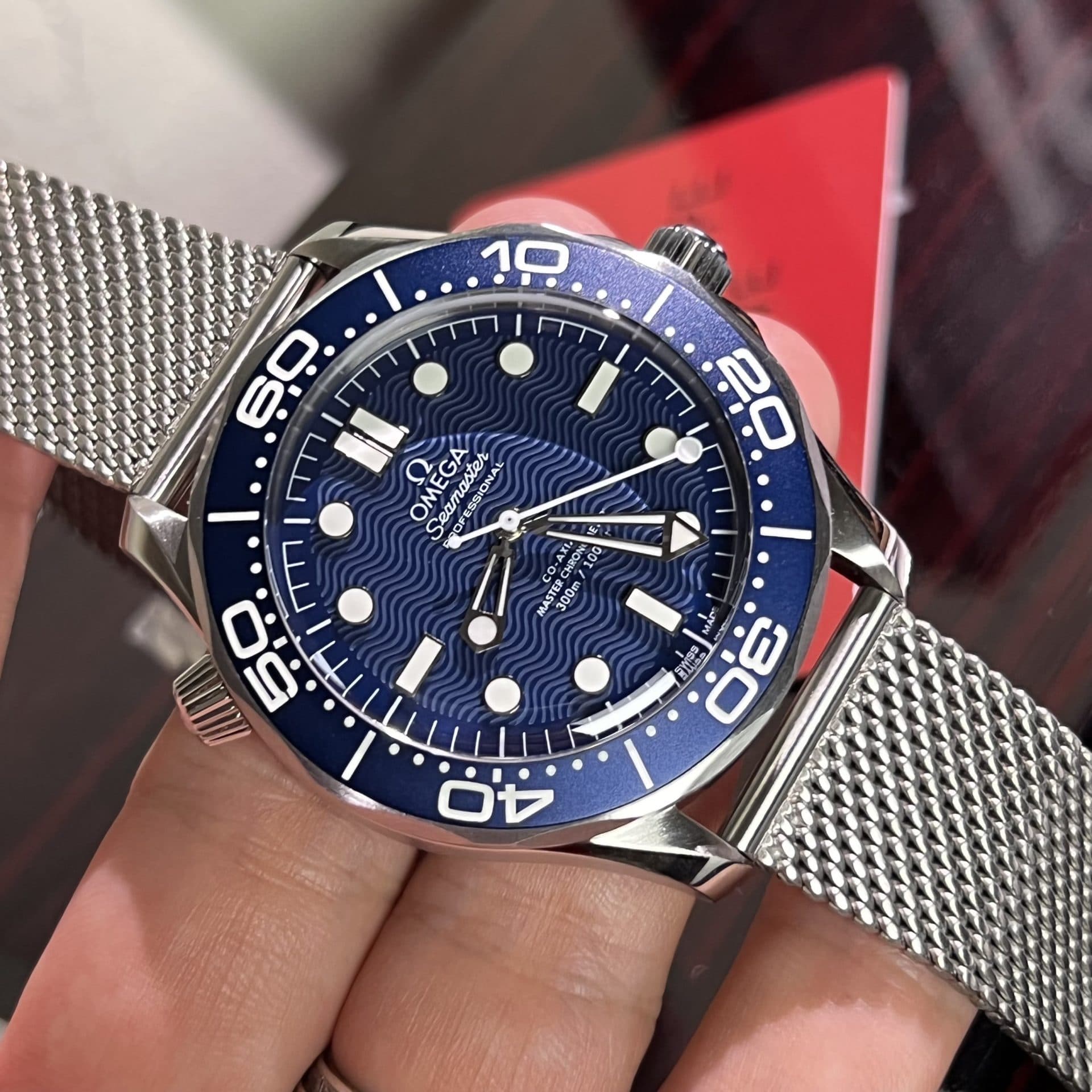 Dong-Ho-Omega-Replica-11-Seamaster-James-Bond-Nha-May-VS-42mm-3-1