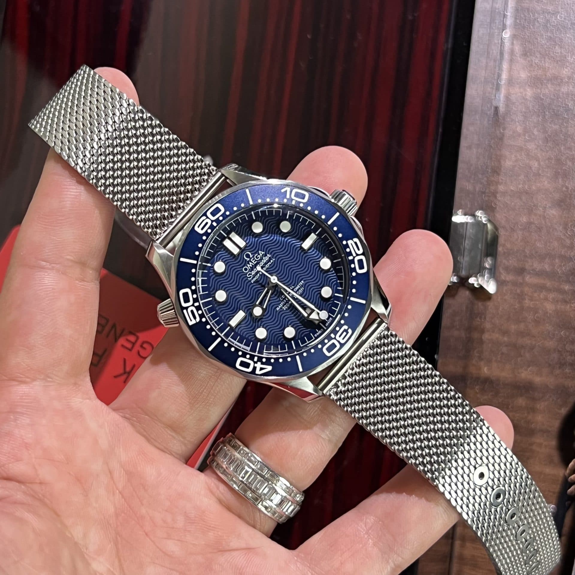 Dong-Ho-Omega-Replica-11-Seamaster-James-Bond-Nha-May-VS-42mm-4-1