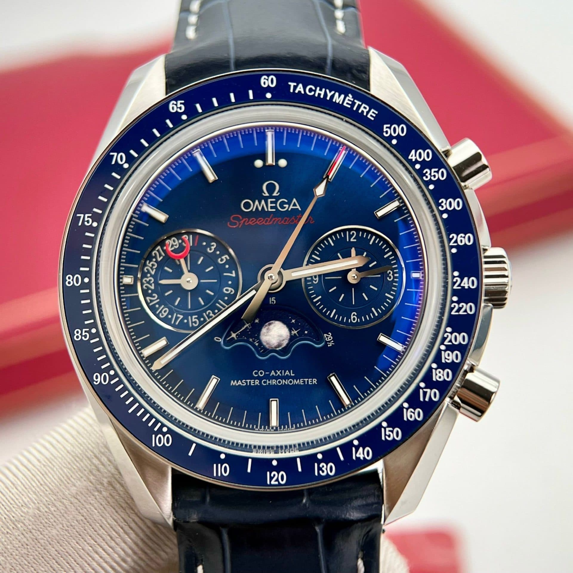 Dong-Ho-Omega-Replica-11-Speedmaster-Co-Axial-Moonphase-Mau-Xanh-Duong-44mm-2-1