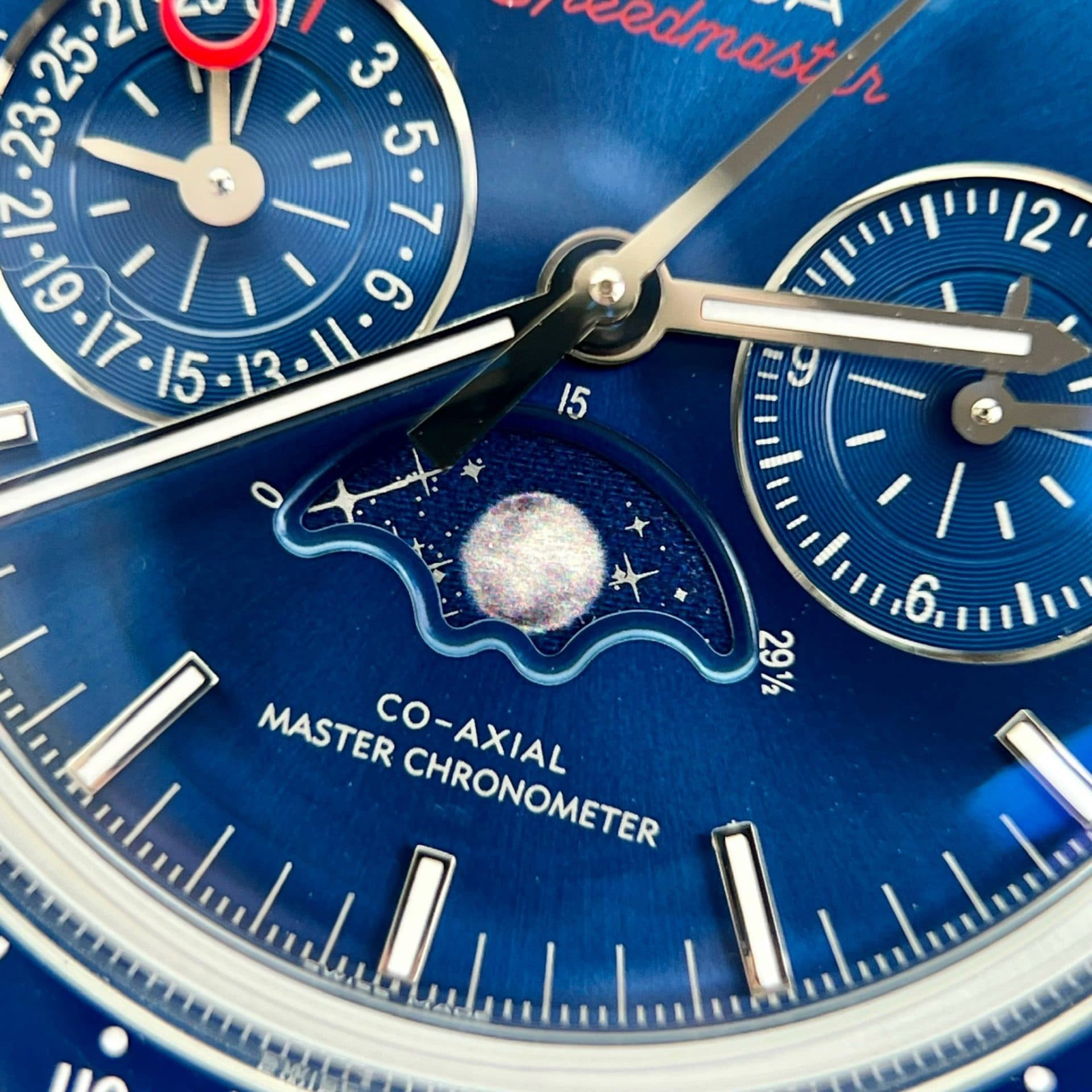 Dong-Ho-Omega-Replica-11-Speedmaster-Co-Axial-Moonphase-Mau-Xanh-Duong-44mm-3-1