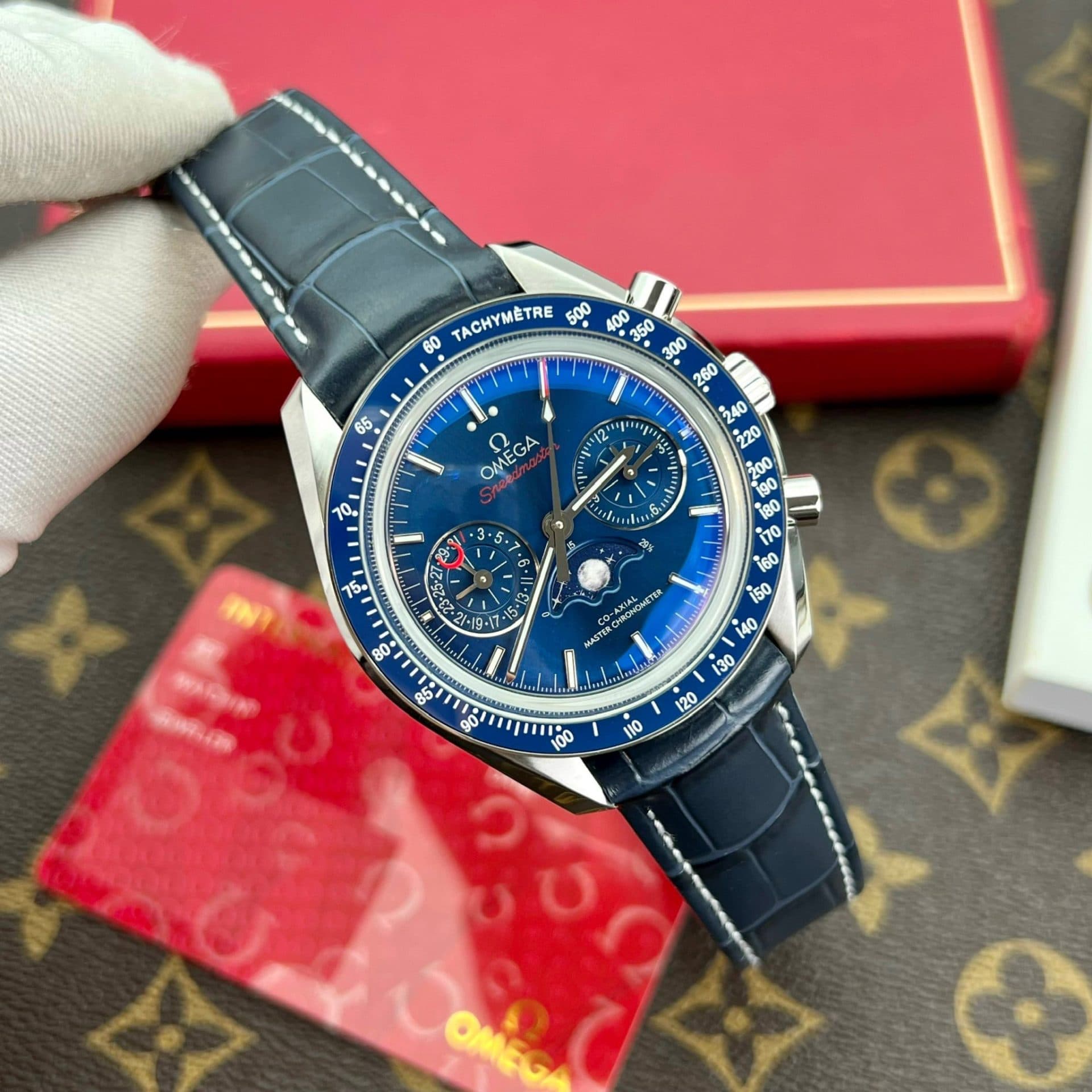 Dong-Ho-Omega-Replica-11-Speedmaster-Co-Axial-Moonphase-Mau-Xanh-Duong-44mm-6-1