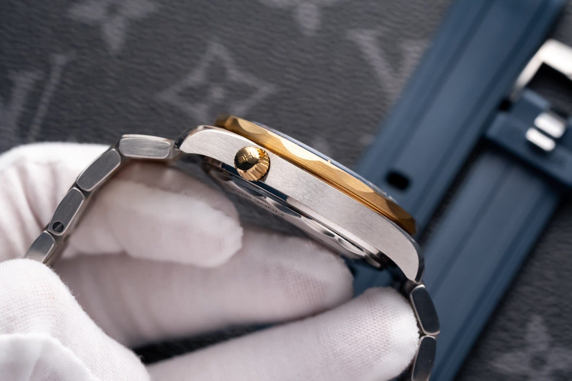 Dong-Ho-Omega-Seamaster-DemiGold-Replcia-11-Mat-Xanh-42mm-5-1
