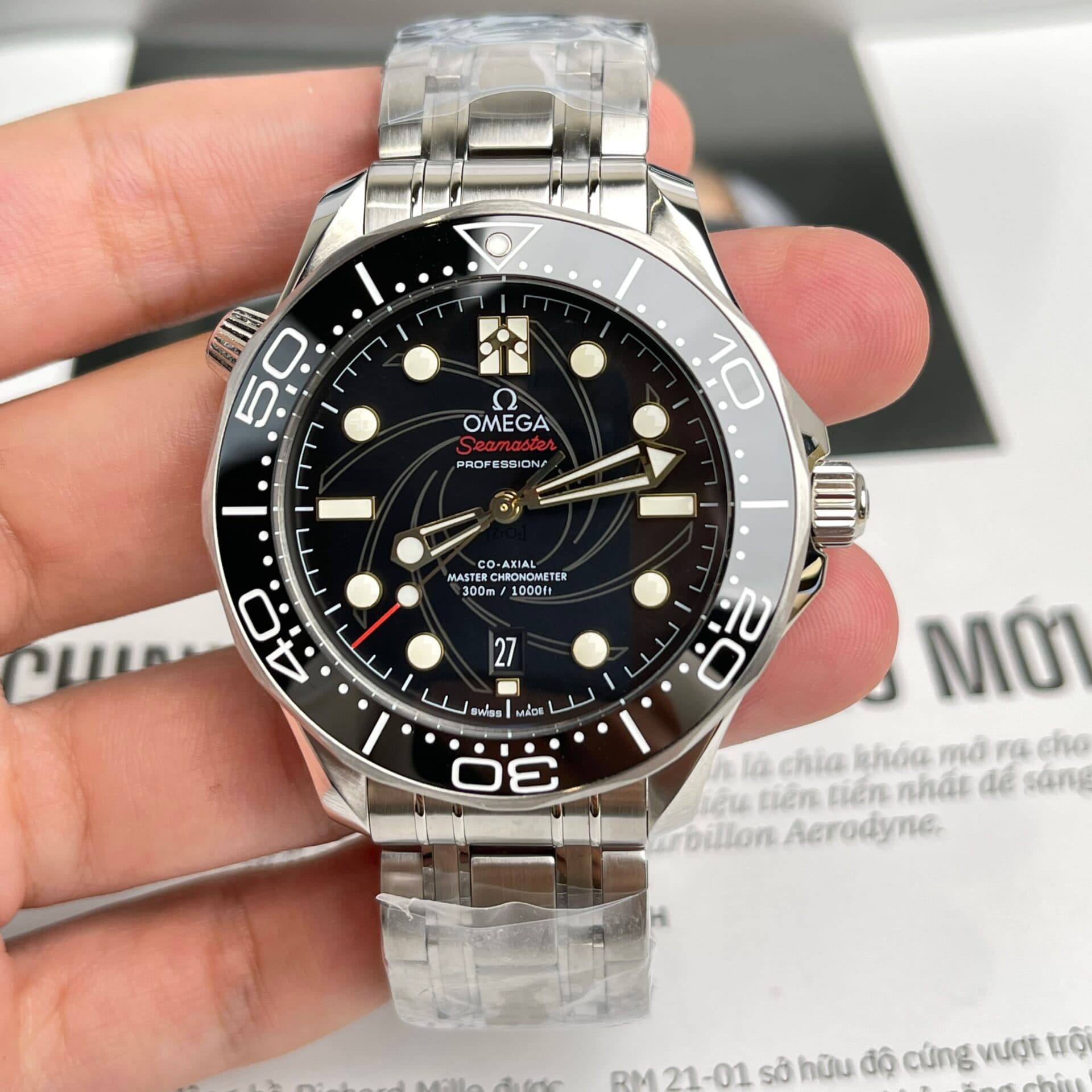 Dong-Ho-Omega-Seamaster-James-Bond-007-Nha-May-VS-42mm-1-1