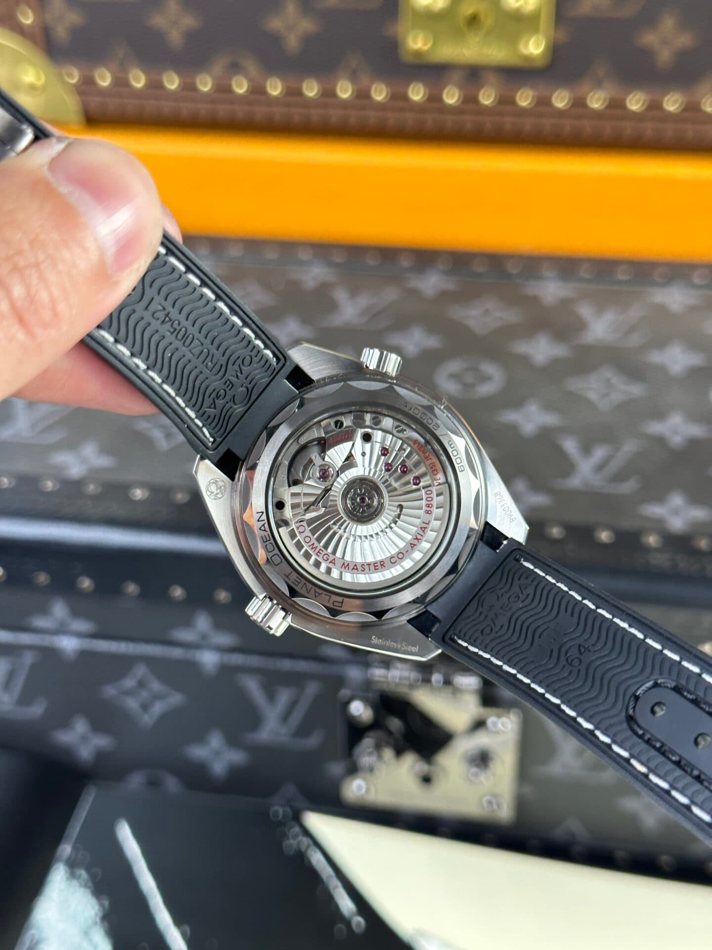Dong-Ho-Omega-Seamaster-Planet-Ocean-Replica-11-Nha-May-VS-3-1
