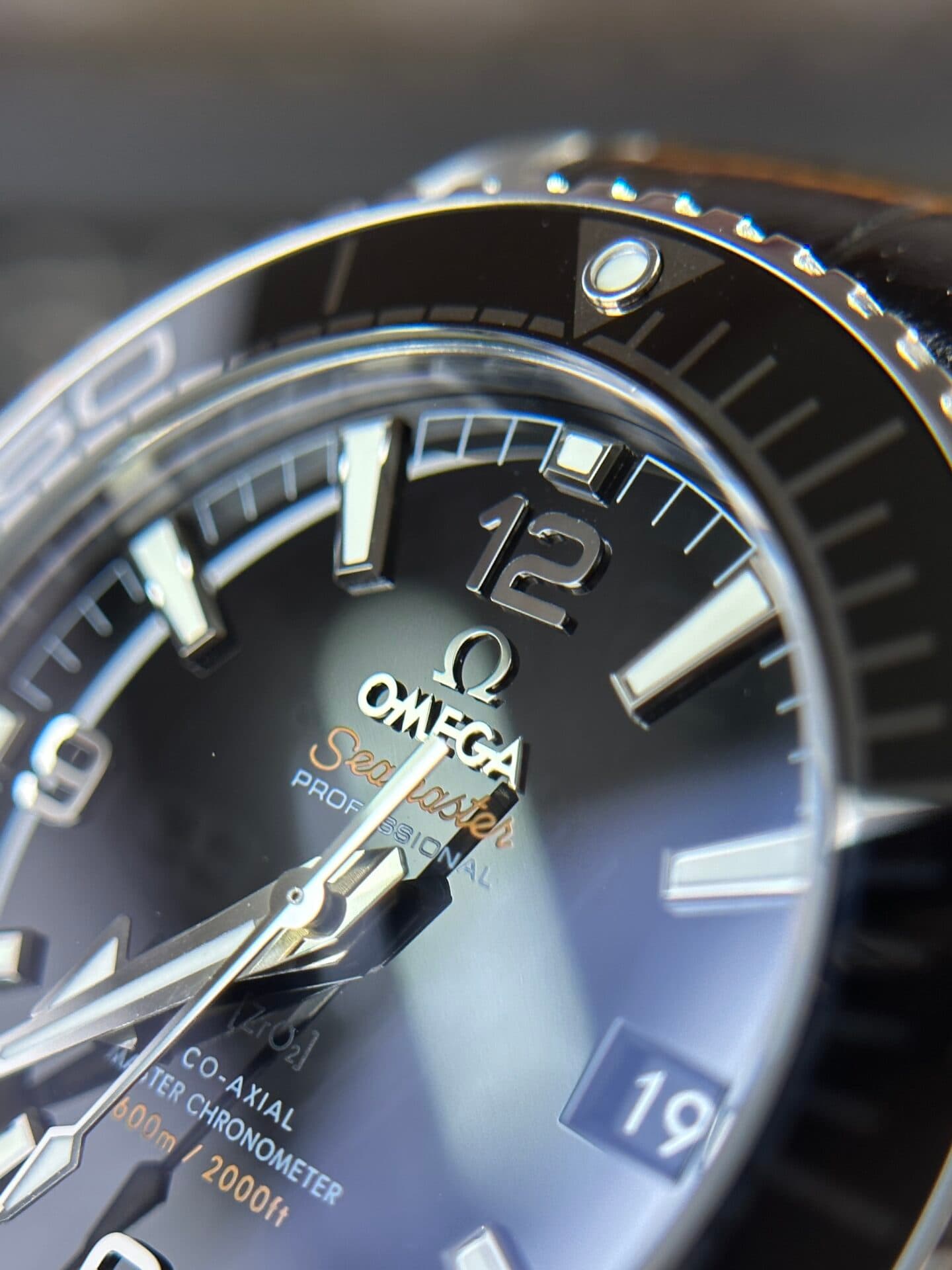 Dong-Ho-Omega-Seamaster-Planet-Ocean-Replica-11-Nha-May-VS-7-1
