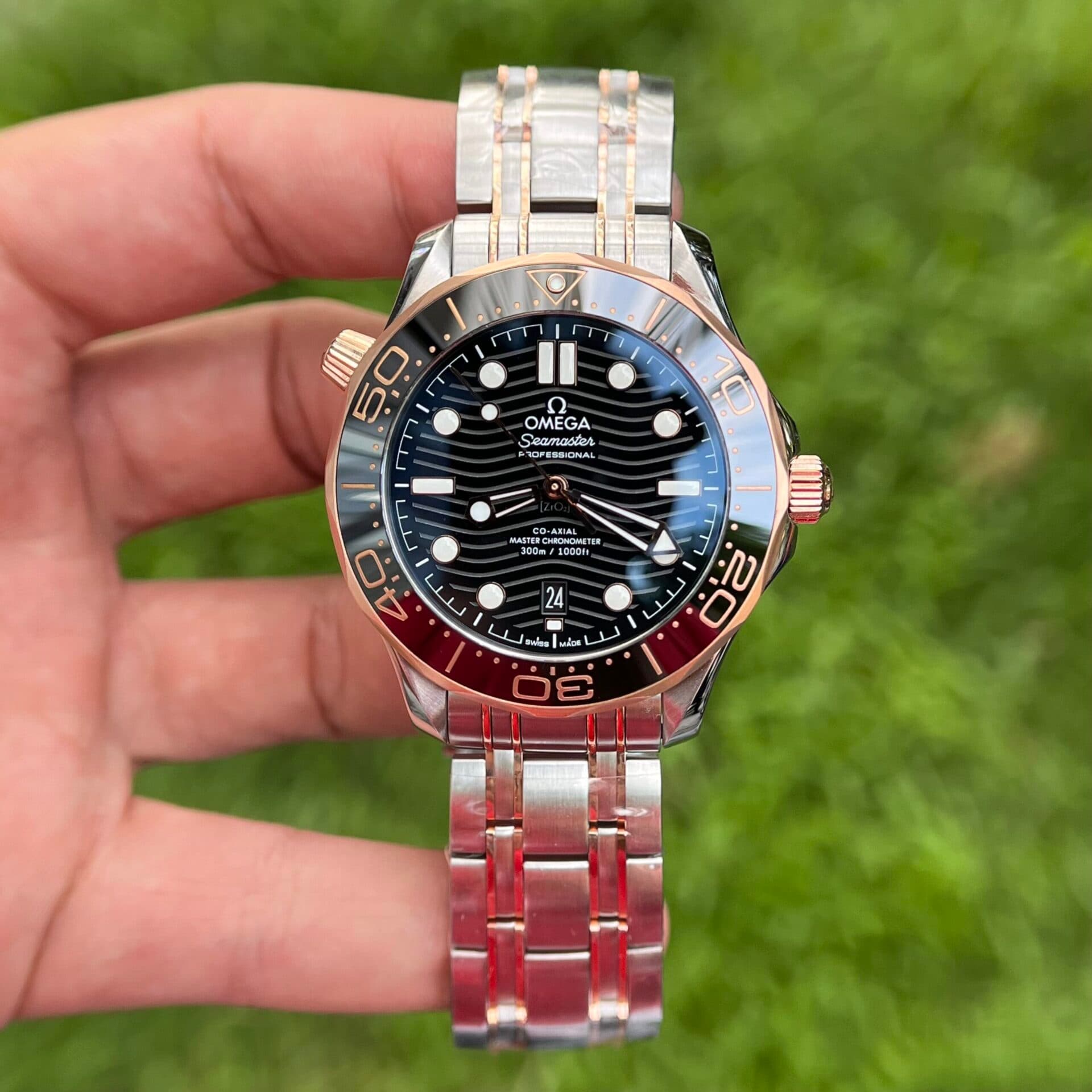 Dong-Ho-Omega-Seamaster-Replica-11-Demi-Rose-Nam-42mm-3-scaled-1