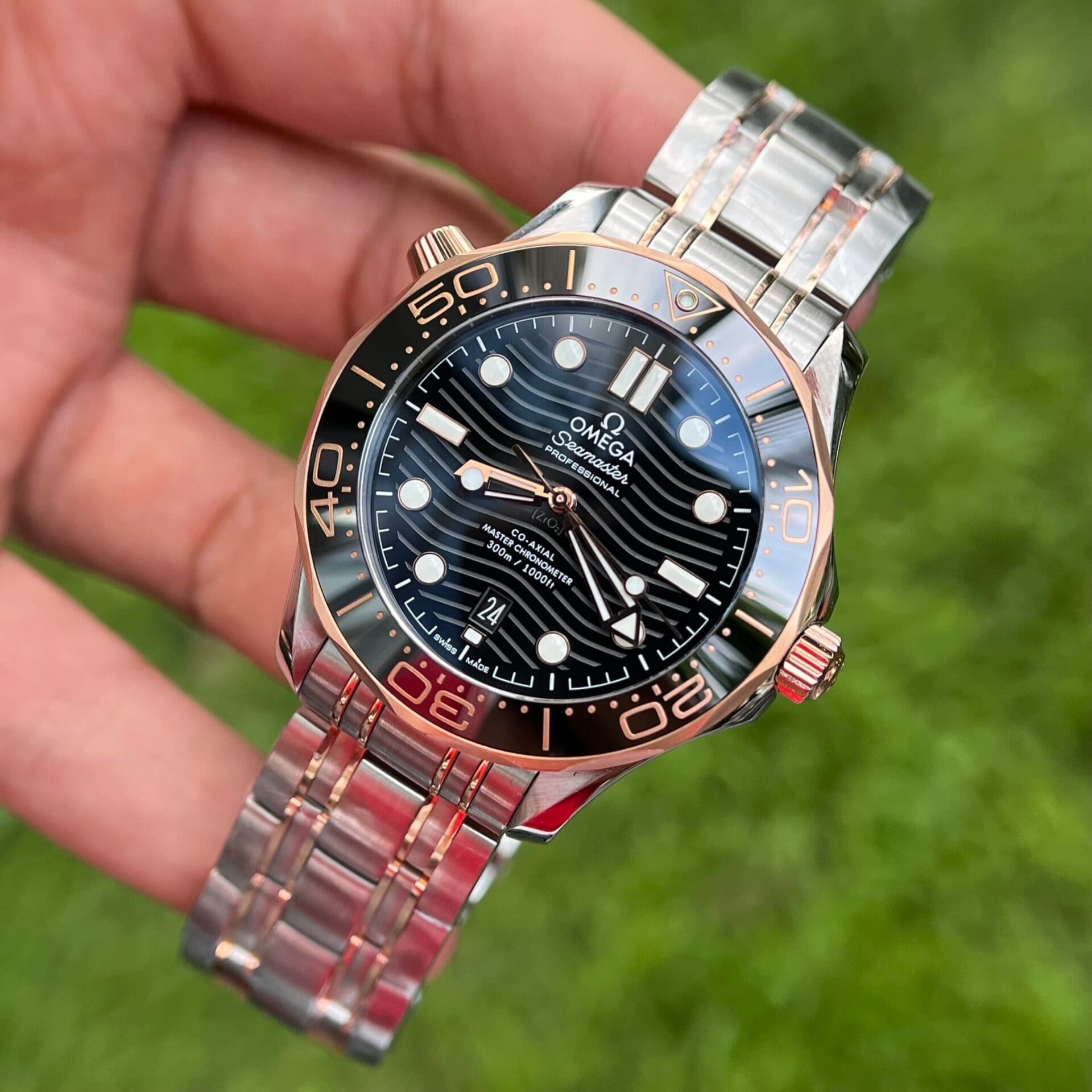 Dong-Ho-Omega-Seamaster-Replica-11-Demi-Rose-Nam-42mm-5-scaled-1
